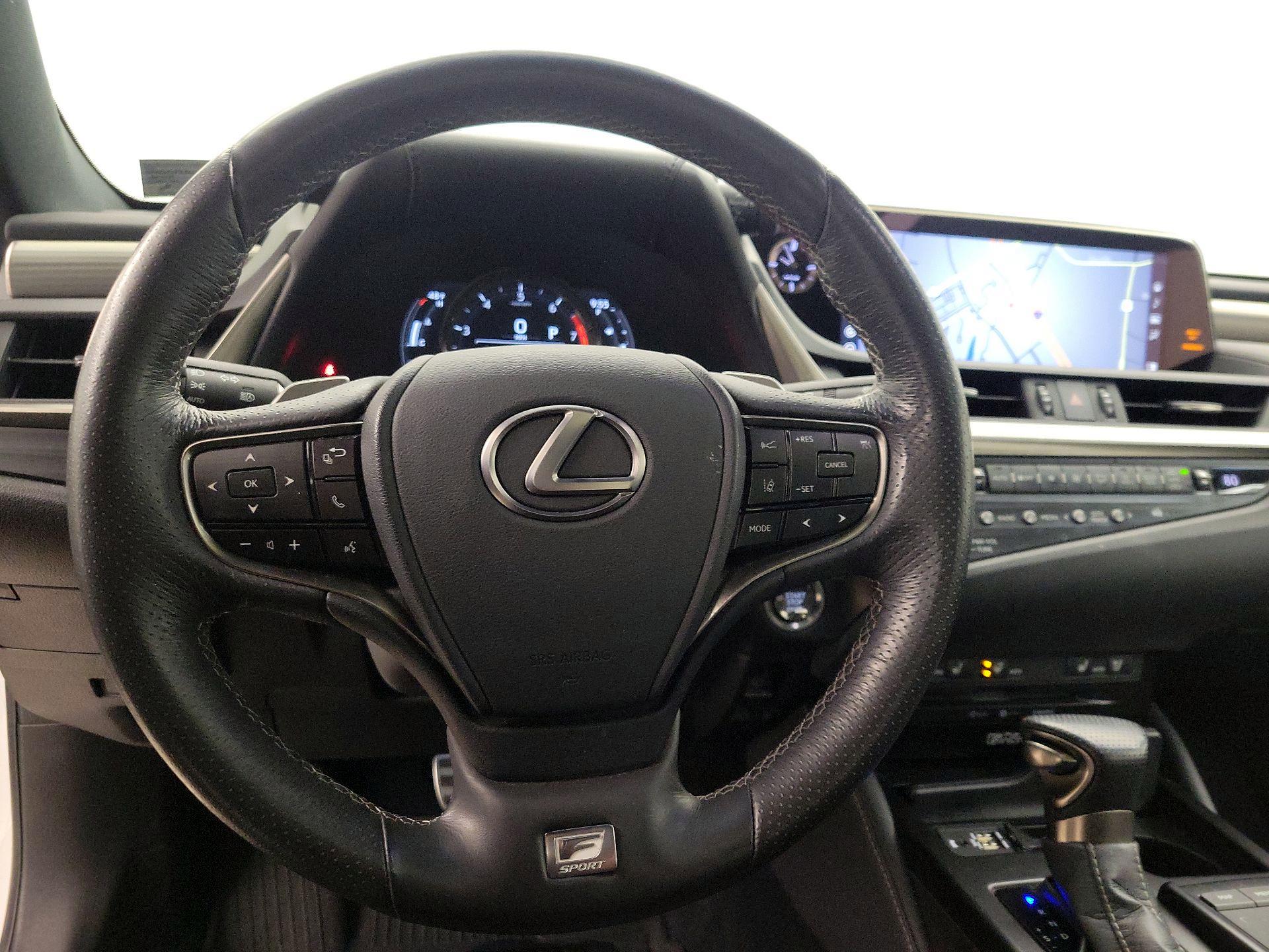 Thumbnail: 2020 Lexus ES - 10