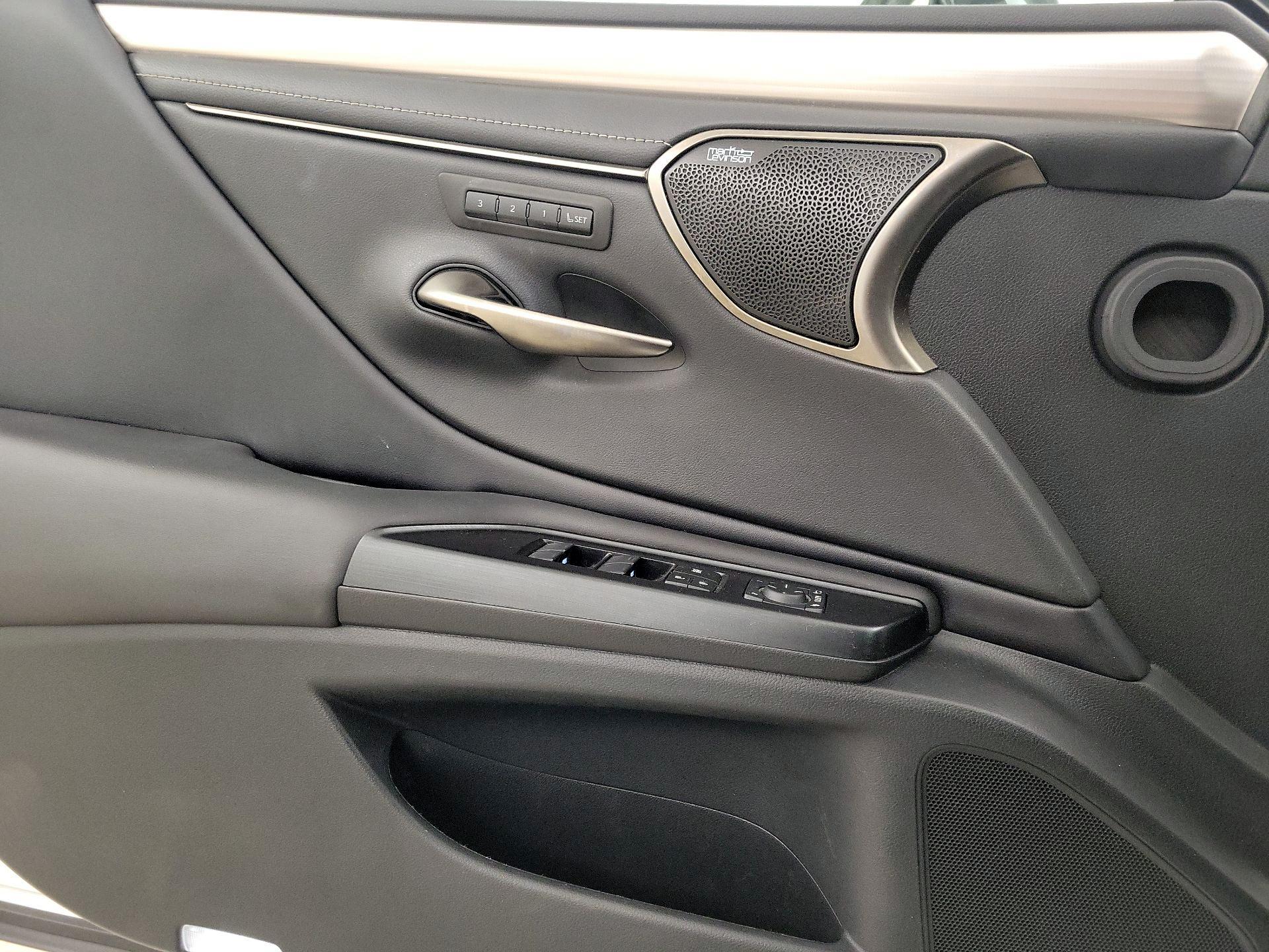 Thumbnail: 2020 Lexus ES - 12