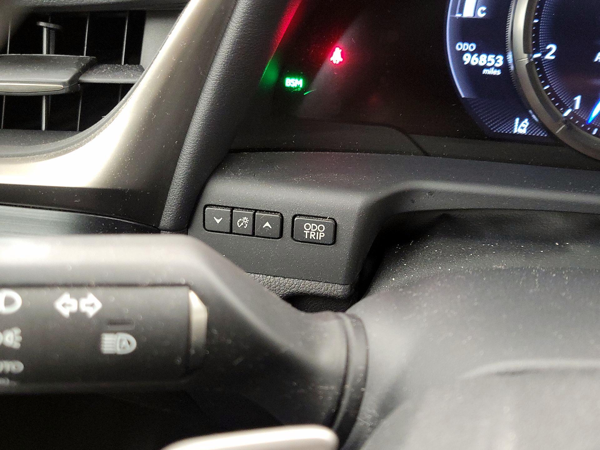 Thumbnail: 2020 Lexus ES - 13