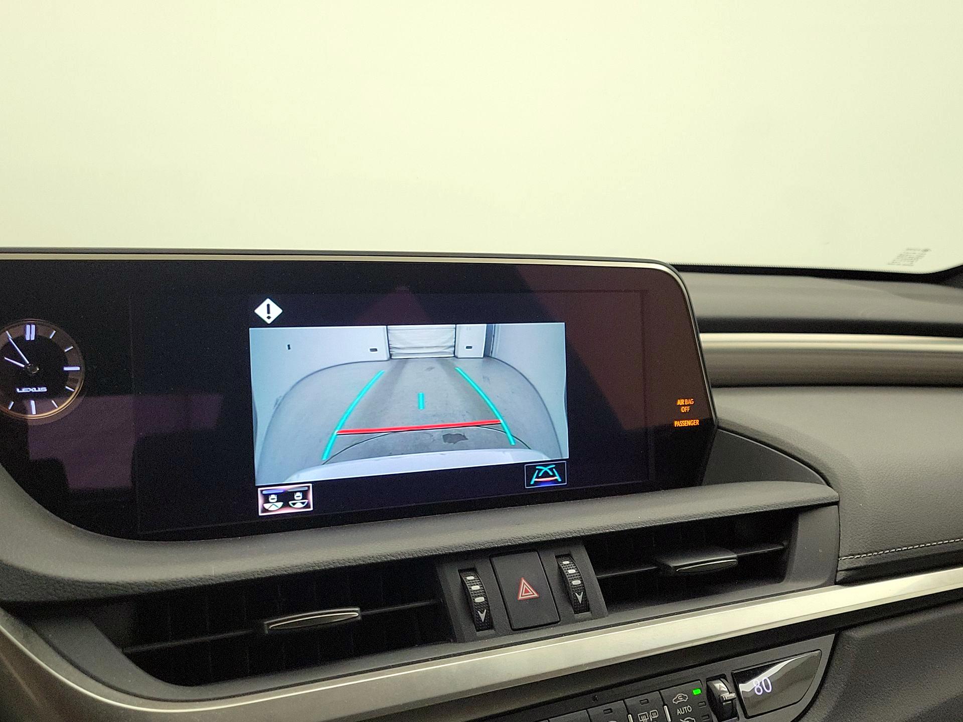 Thumbnail: 2020 Lexus ES - 15