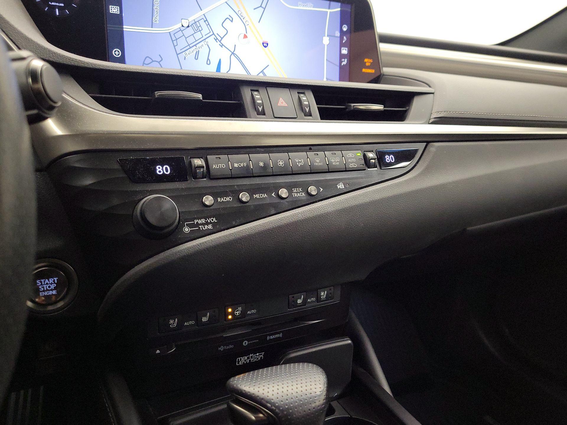 Thumbnail: 2020 Lexus ES - 17