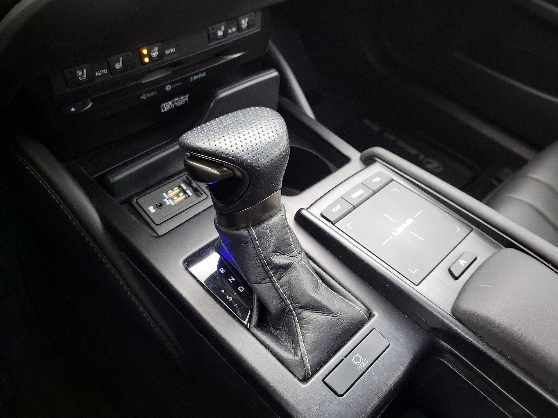 Thumbnail: 2020 Lexus ES - 18