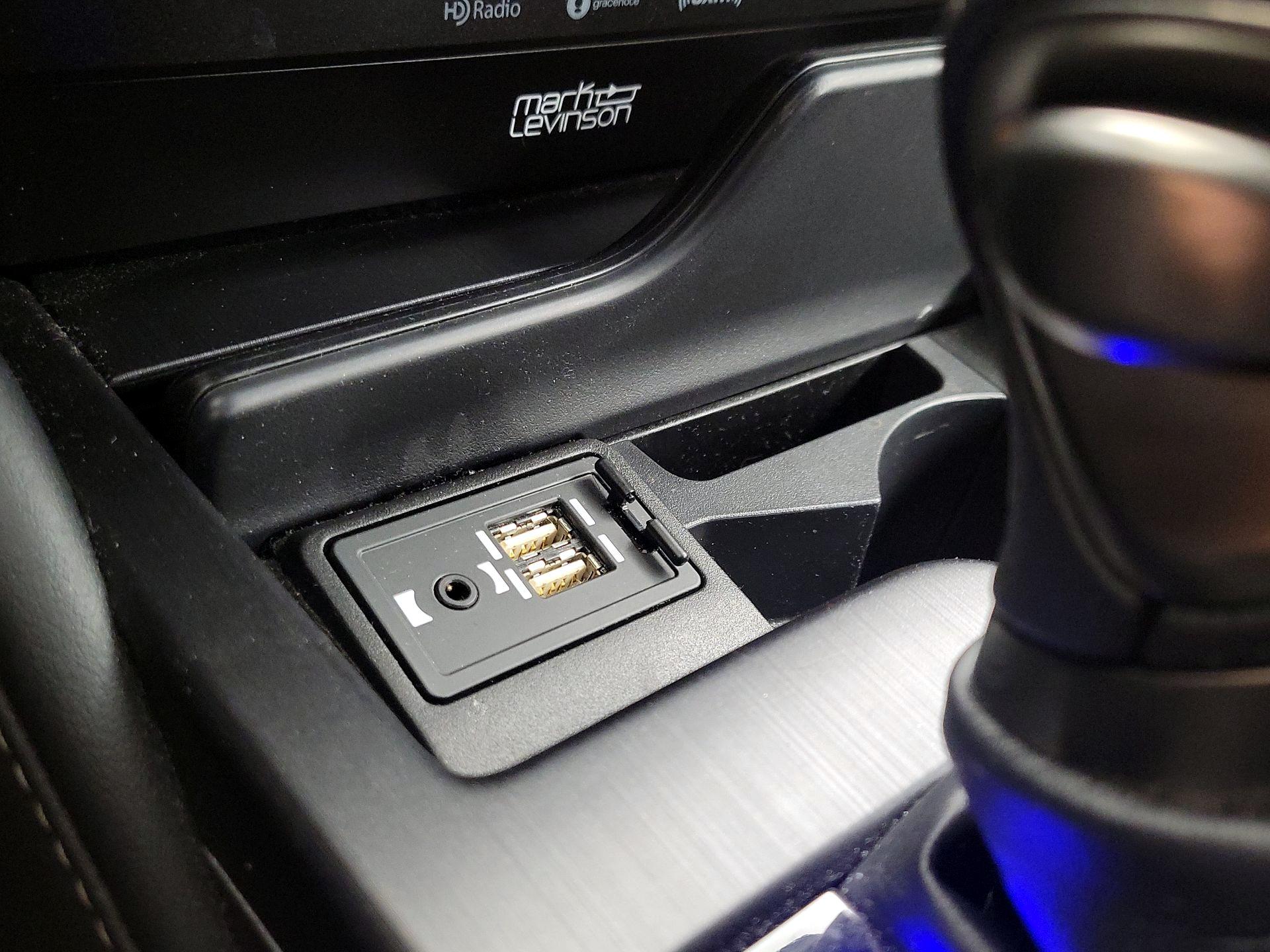 Thumbnail: 2020 Lexus ES - 19