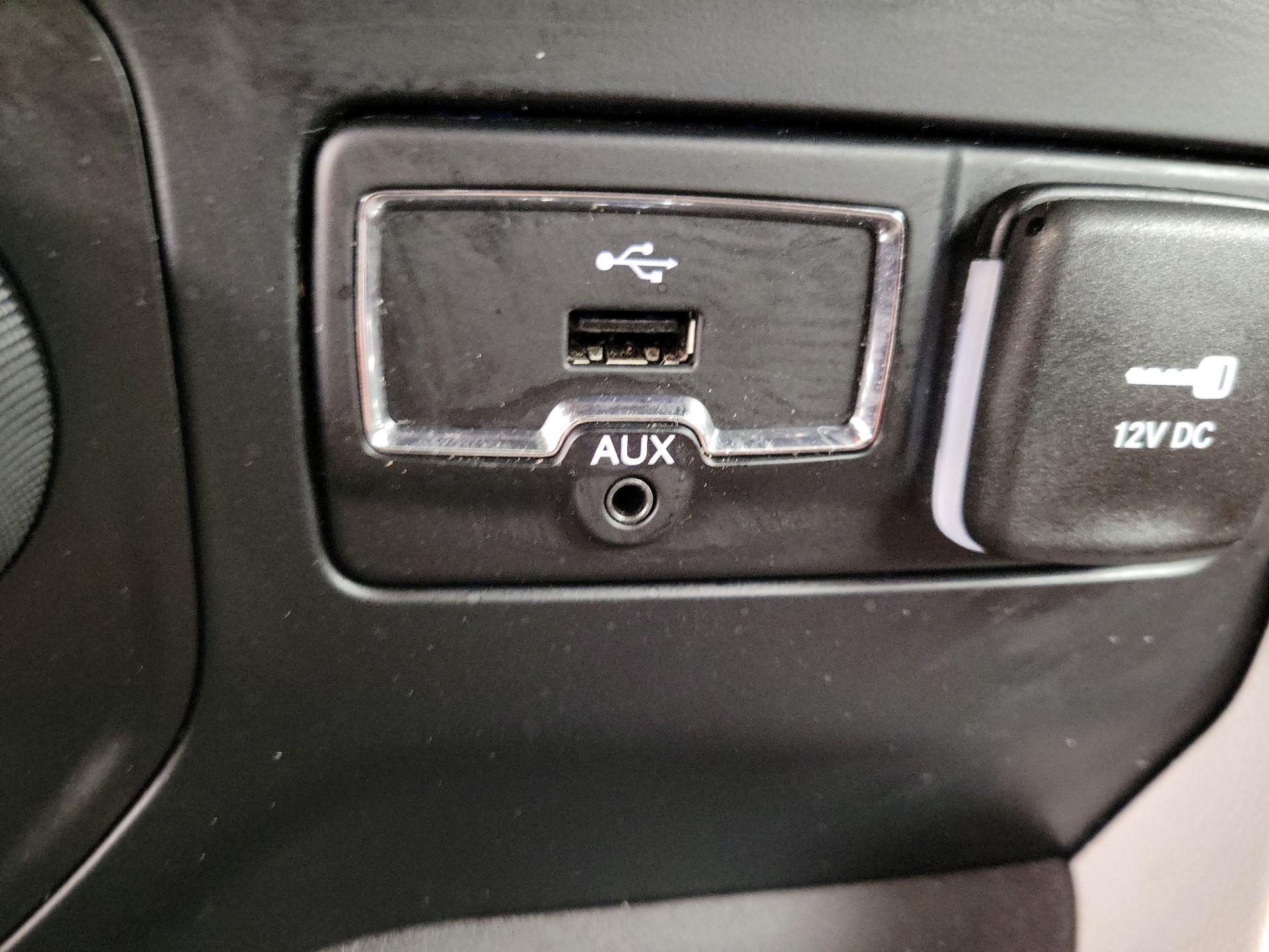 Thumbnail: 2017 Jeep Renegade - 19