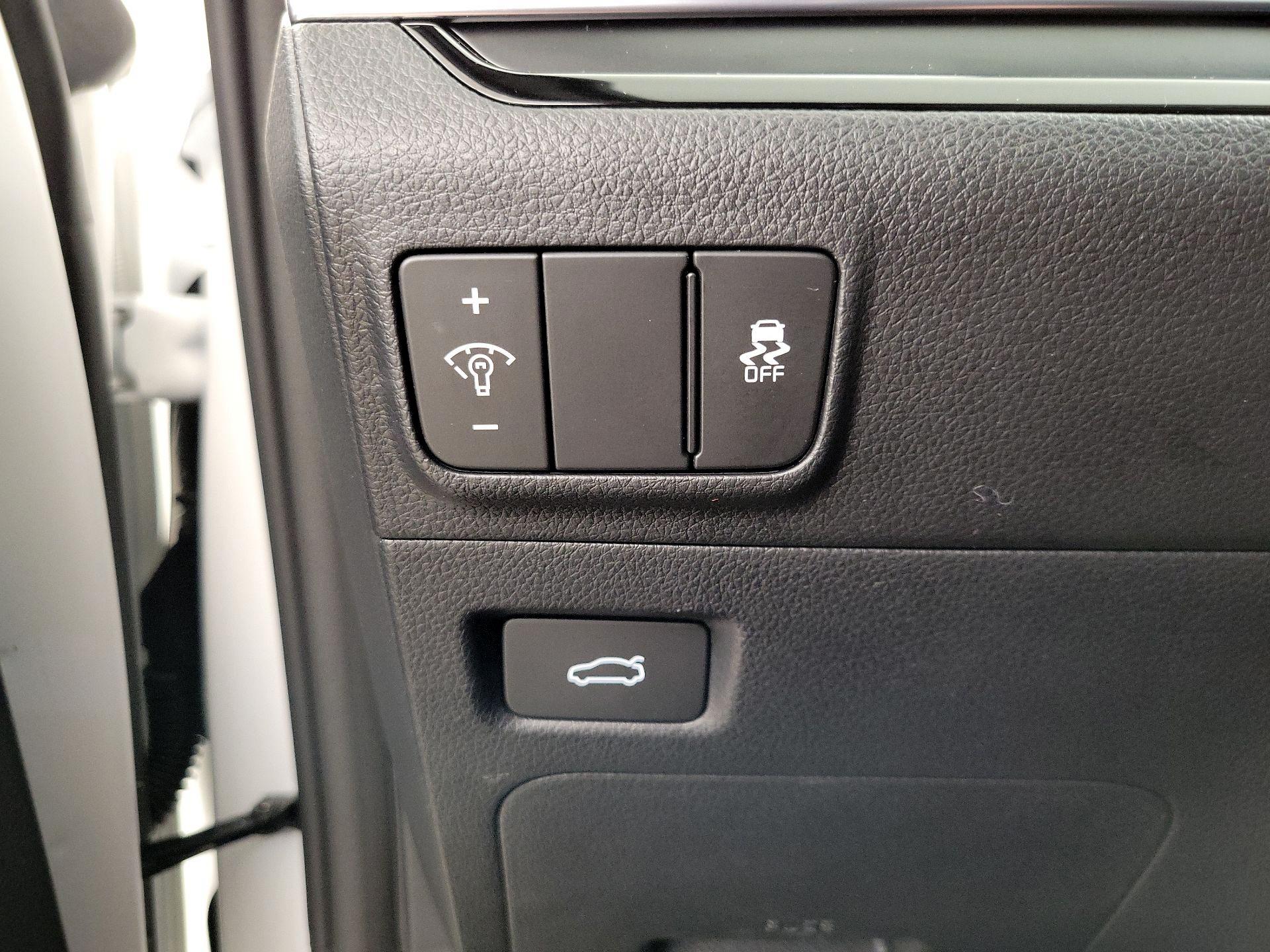 Thumbnail: 2025 Kia K5 - 13