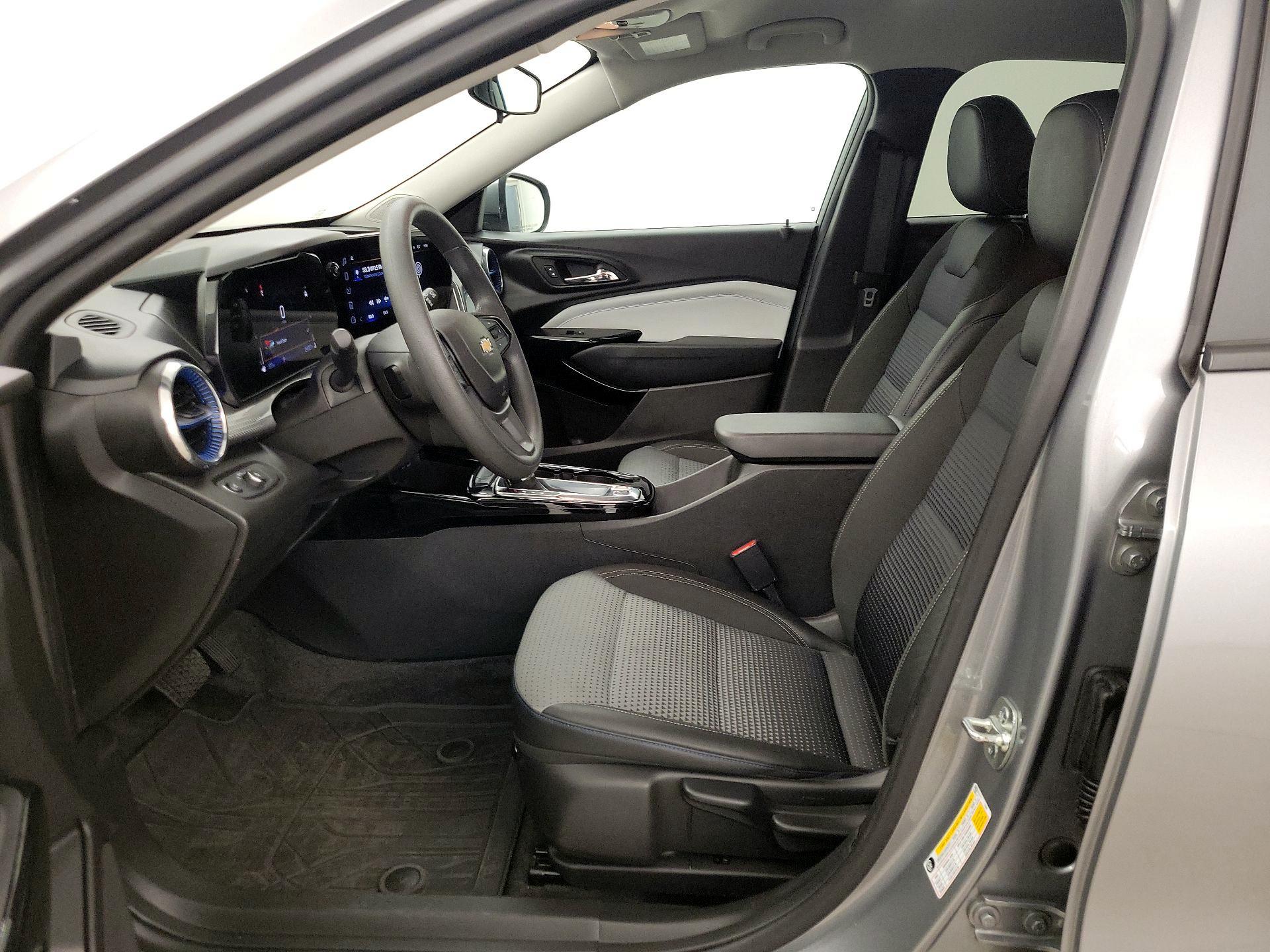 Thumbnail: 2025 Chevrolet Trax - 11