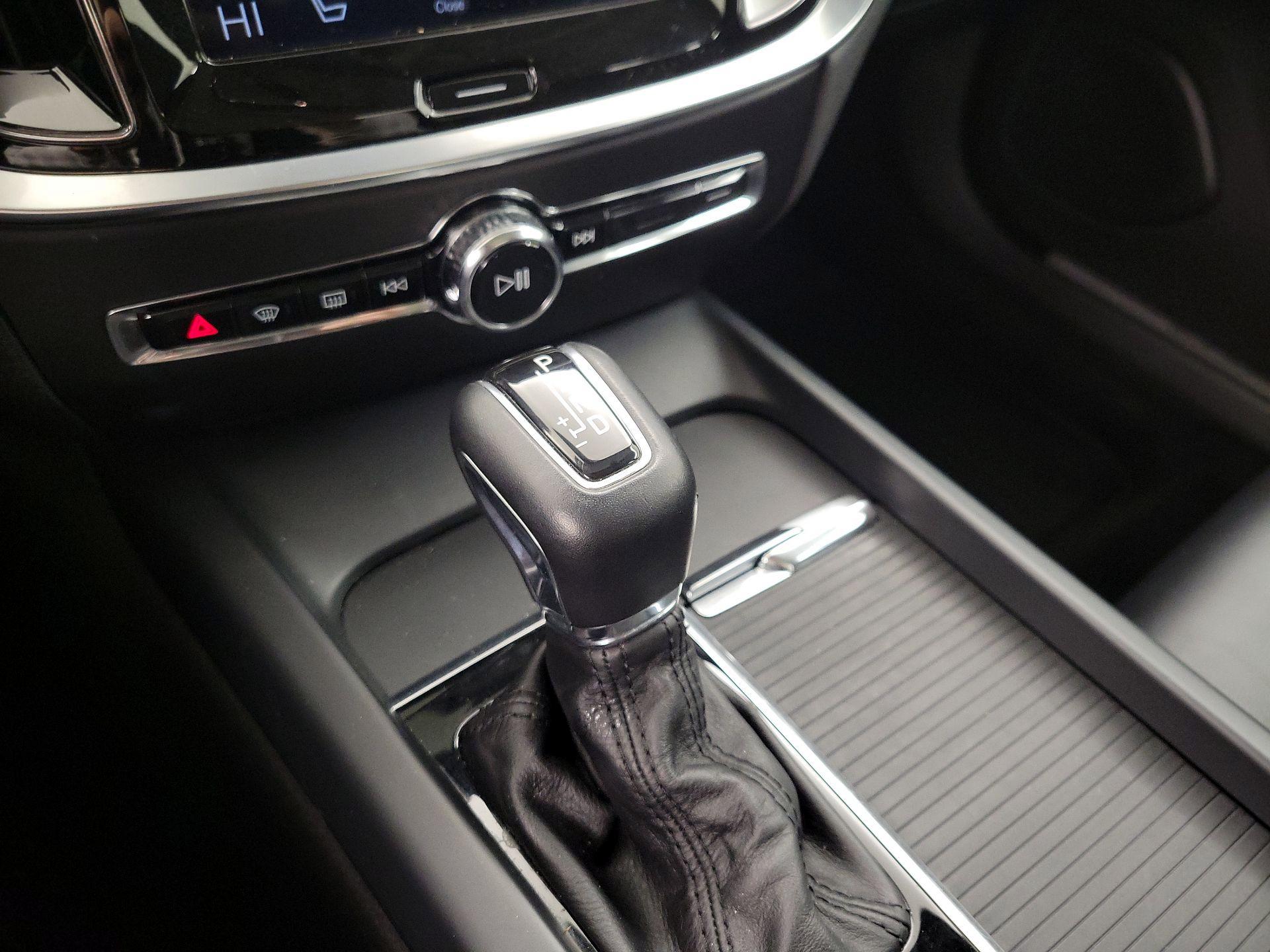 Thumbnail: 2019 Volvo S60 - 18