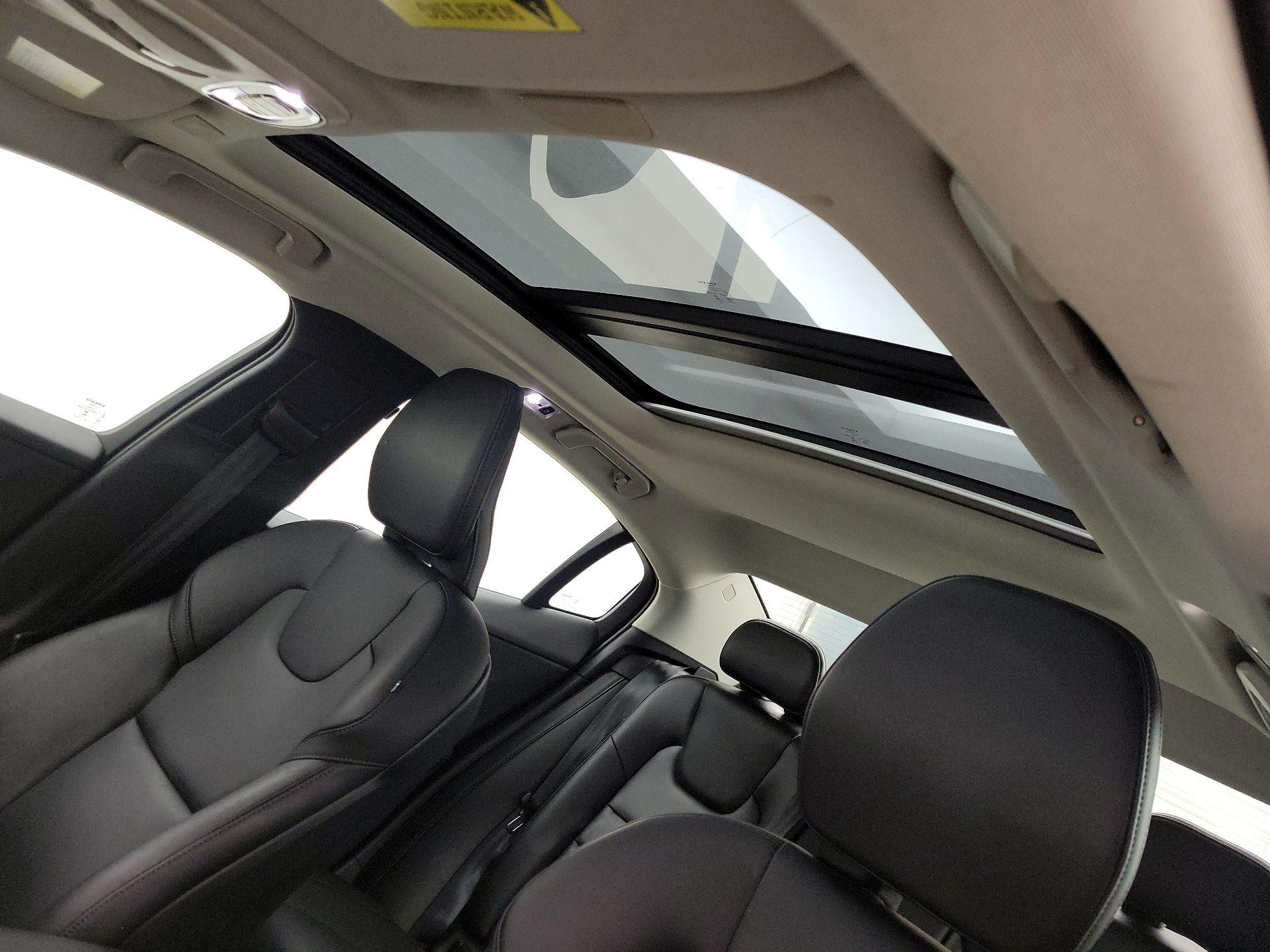 Thumbnail: 2019 Volvo S60 - 20