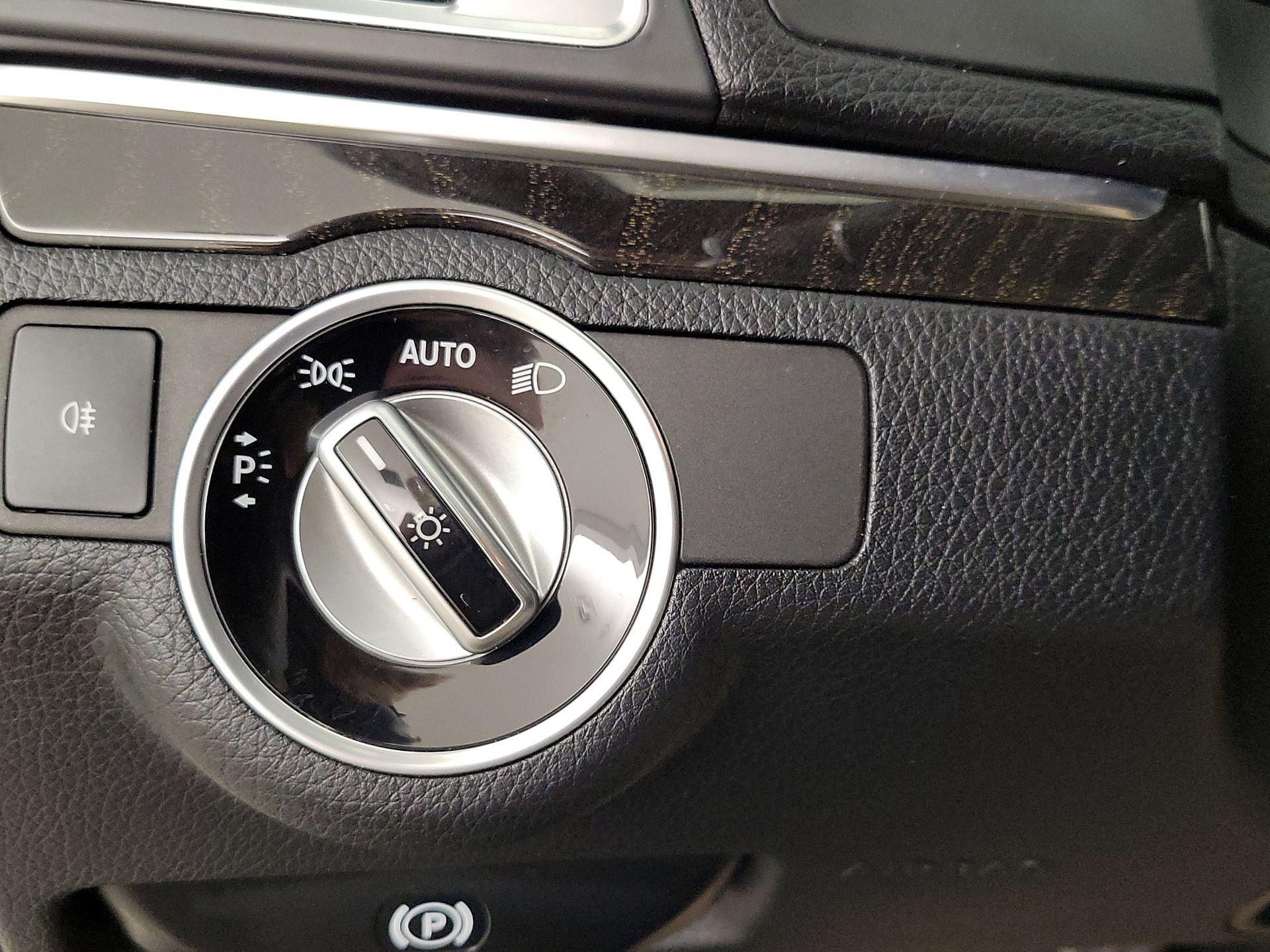 Thumbnail: 2016 Mercedes-Benz E-Class - 13