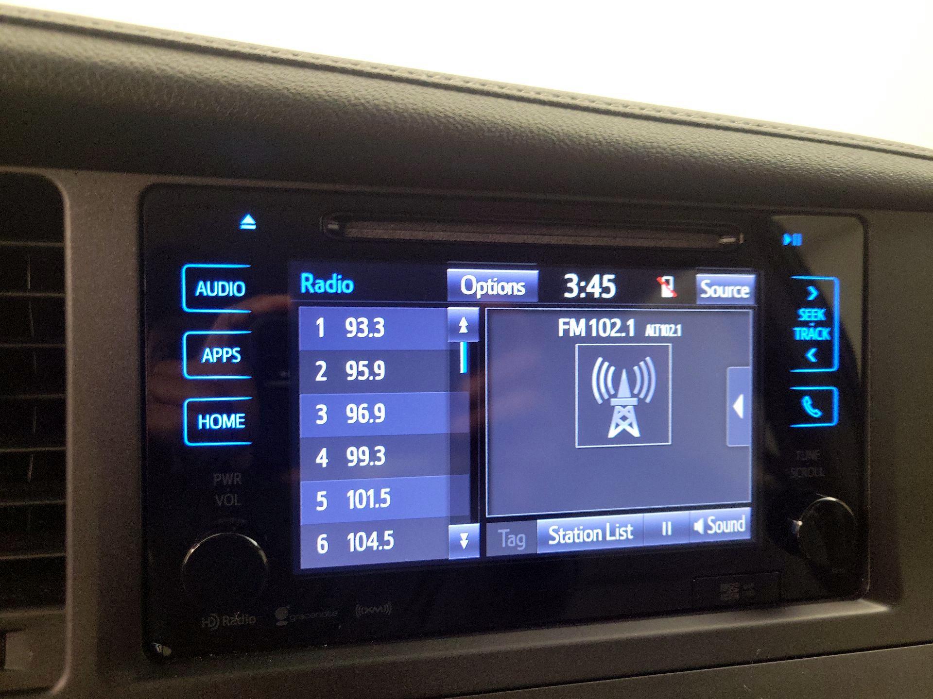 Thumbnail: 2017 Toyota Sienna - 16