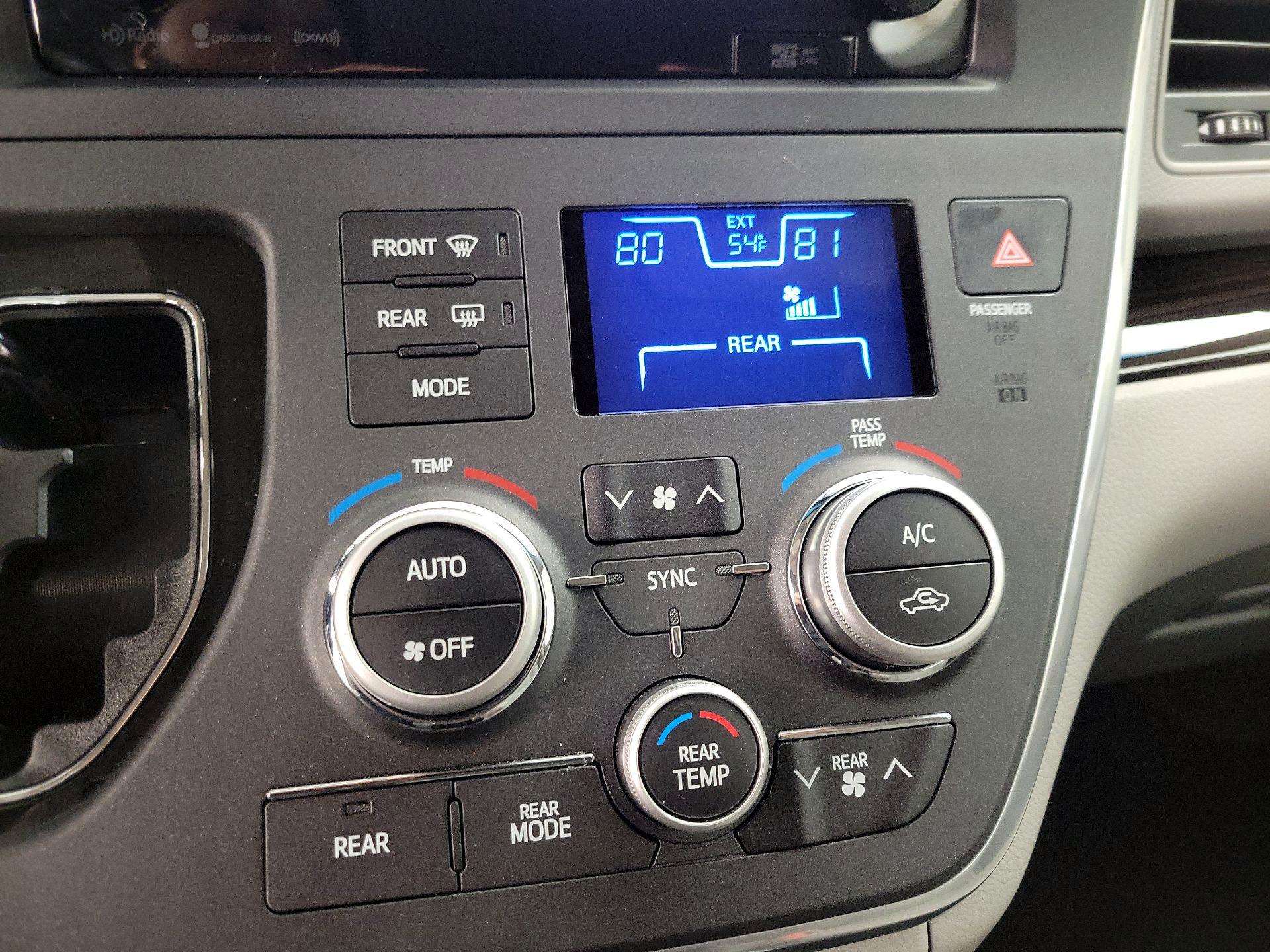 Thumbnail: 2017 Toyota Sienna - 17