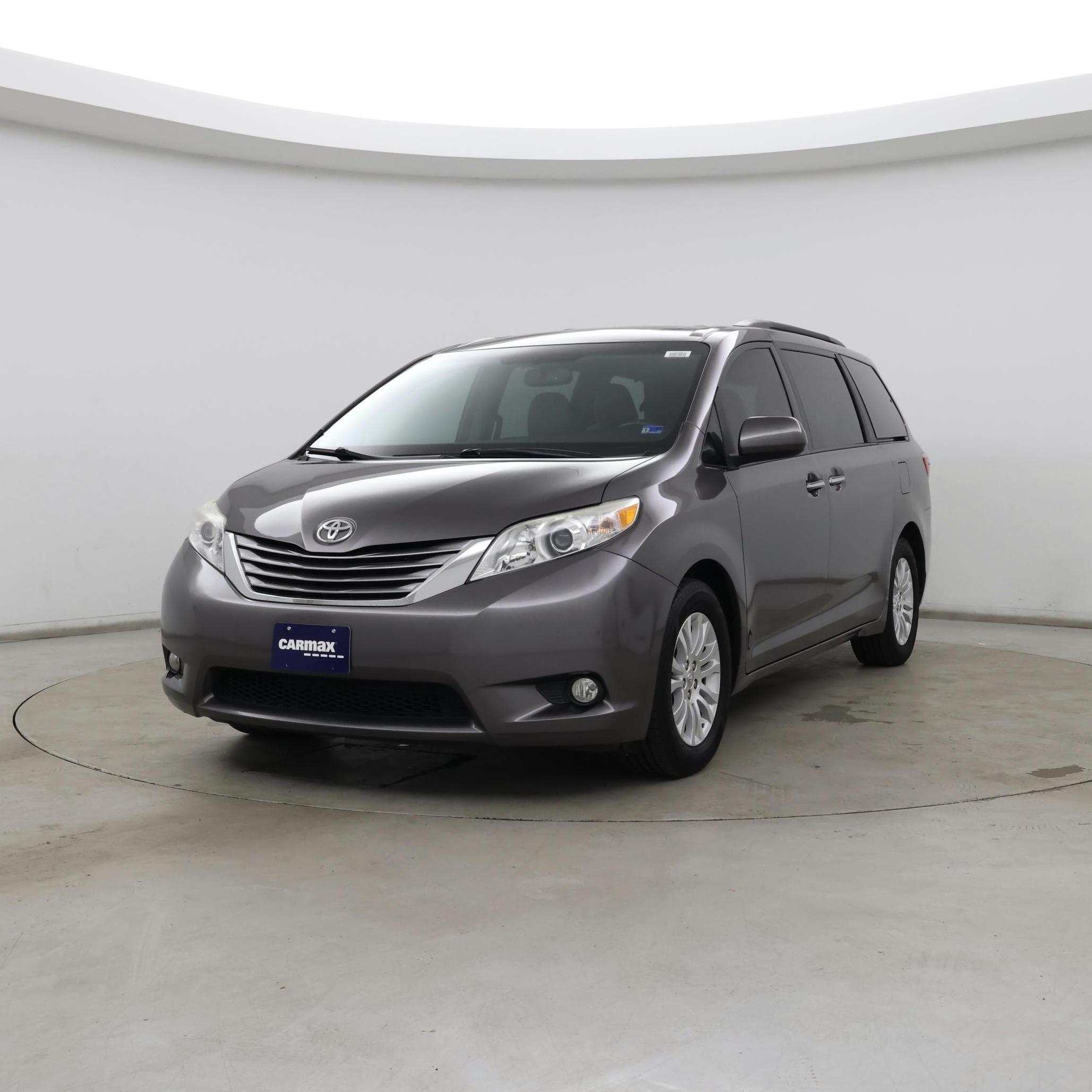 Thumbnail: 2017 Toyota Sienna - 4