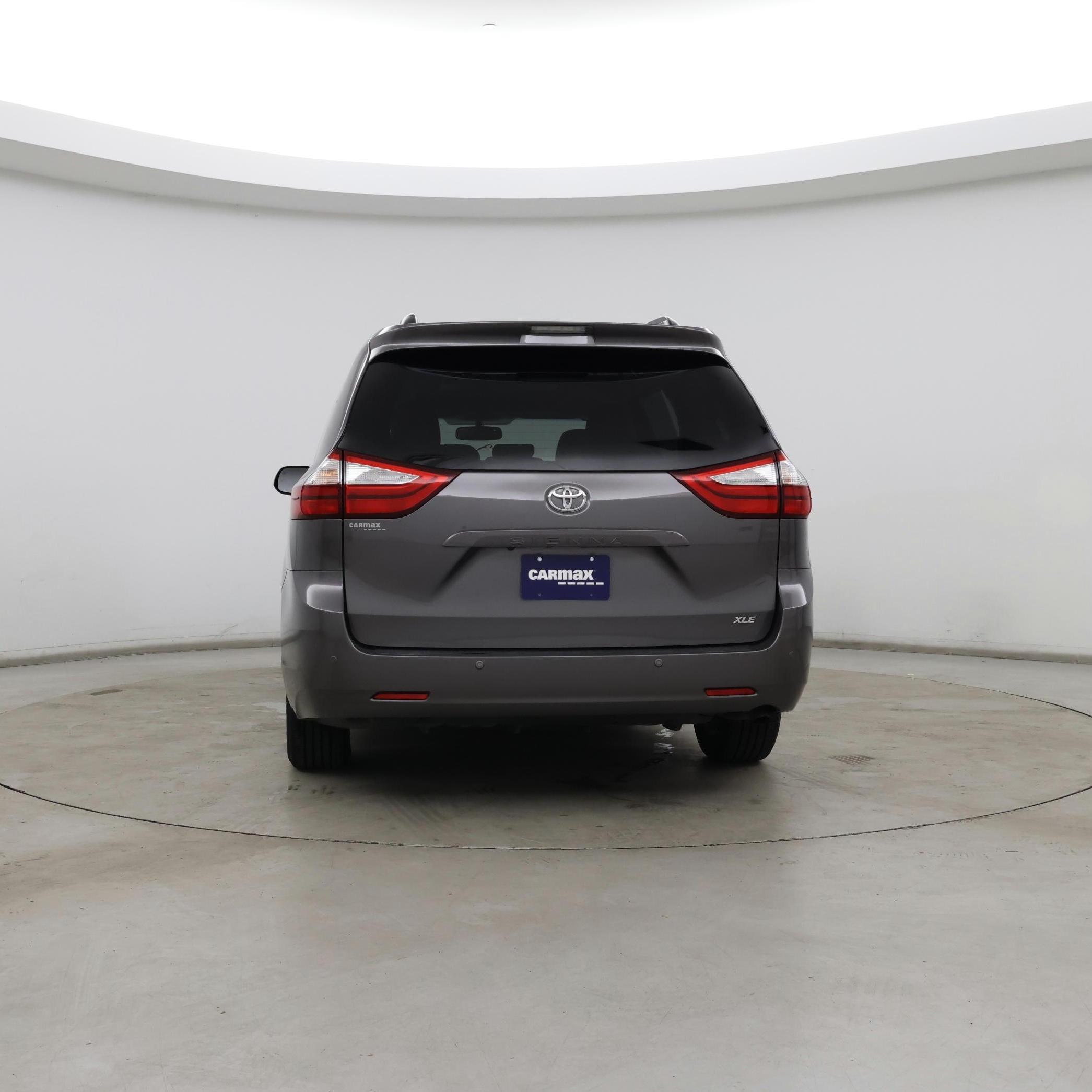 Thumbnail: 2017 Toyota Sienna - 6