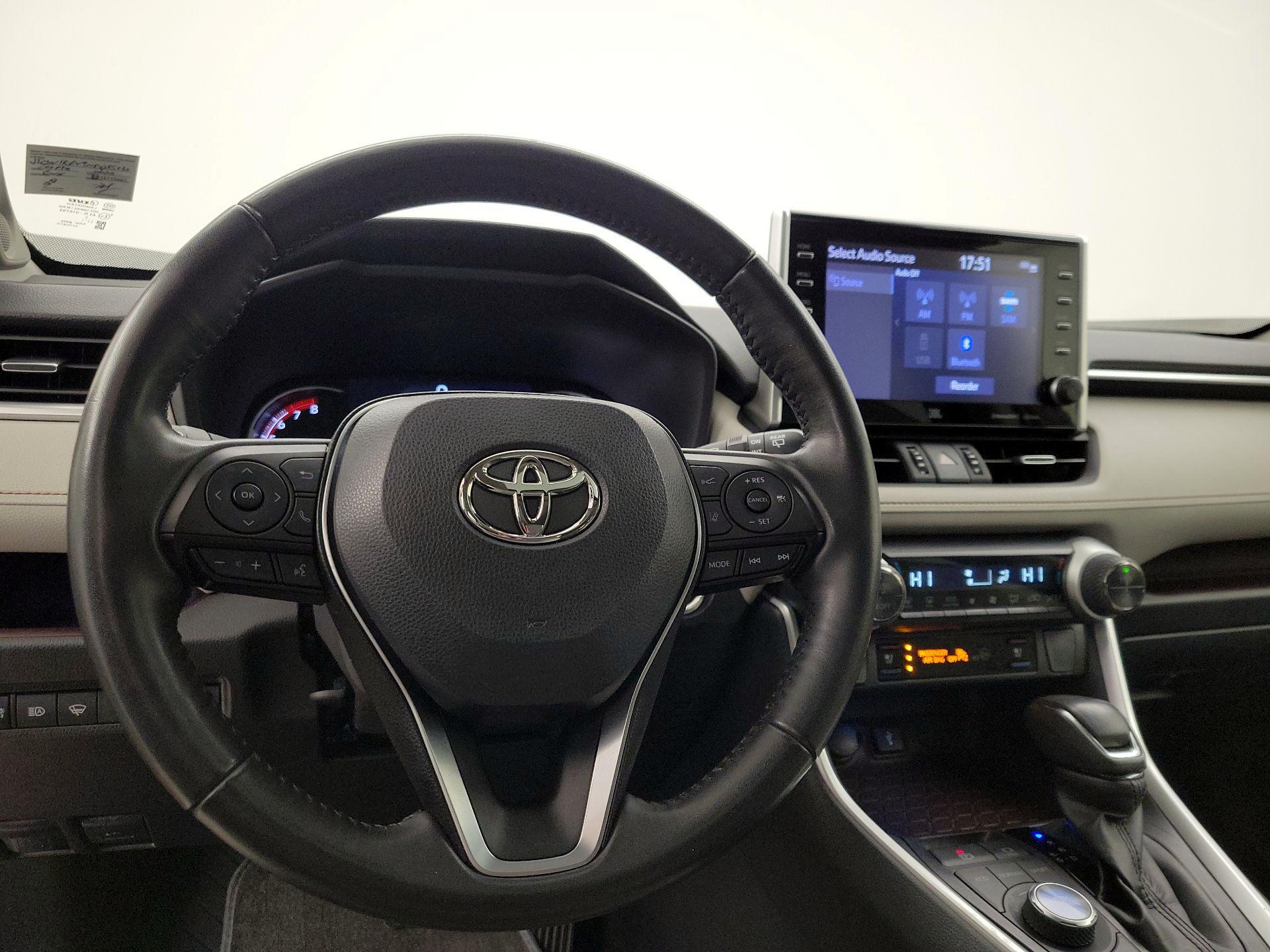 Thumbnail: 2022 Toyota RAV4 - 10