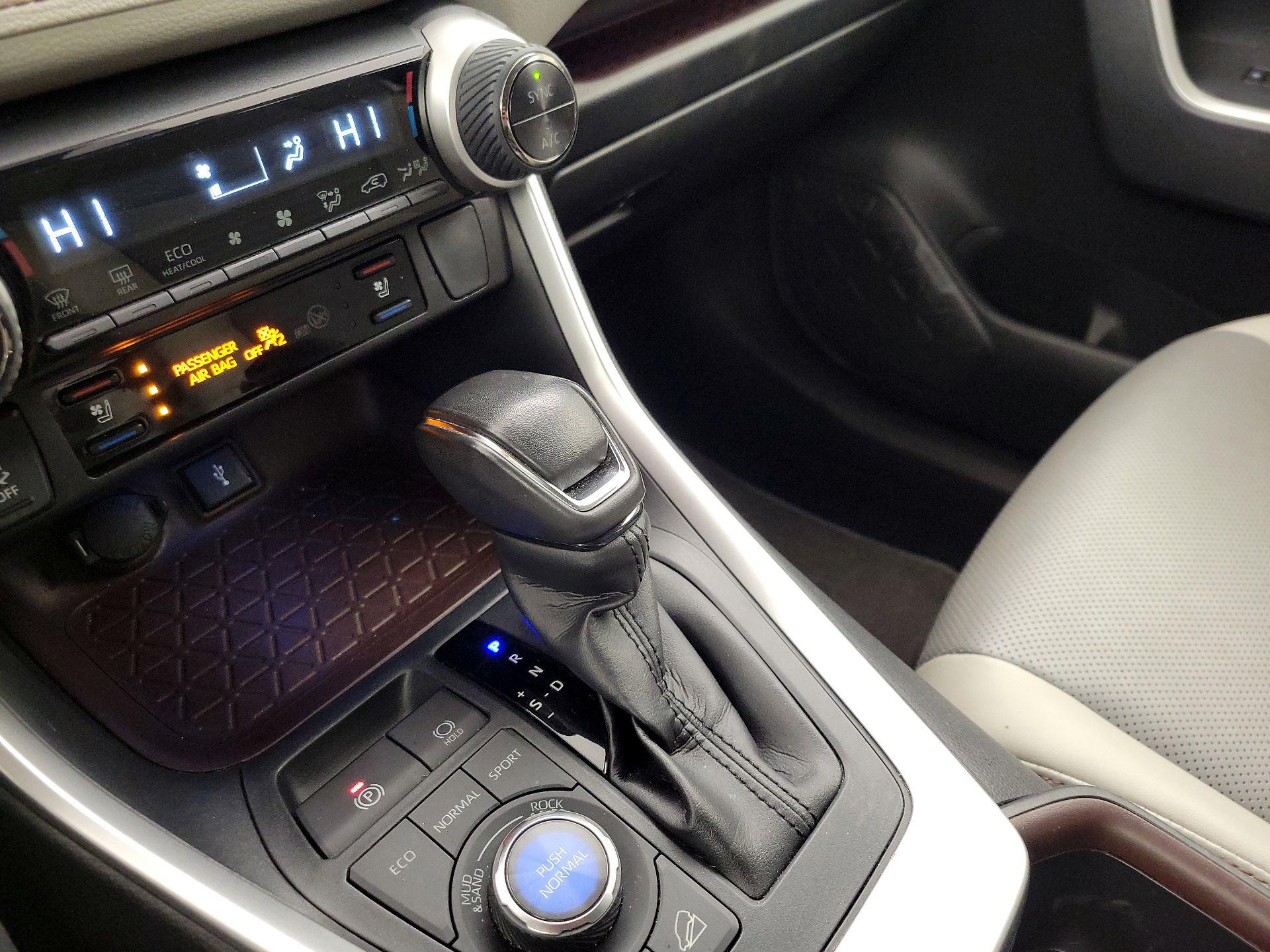 Thumbnail: 2022 Toyota RAV4 - 17