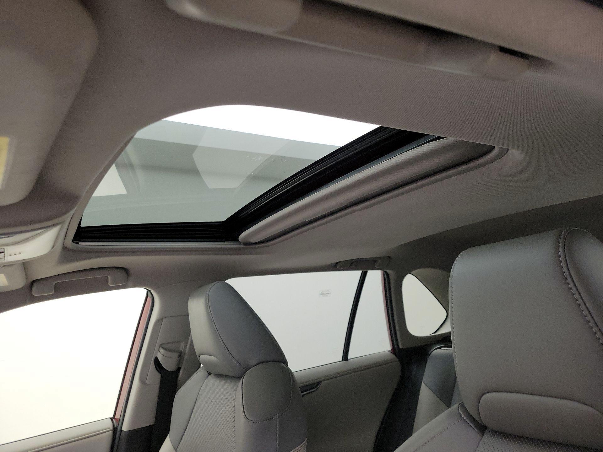 Thumbnail: 2022 Toyota RAV4 - 19