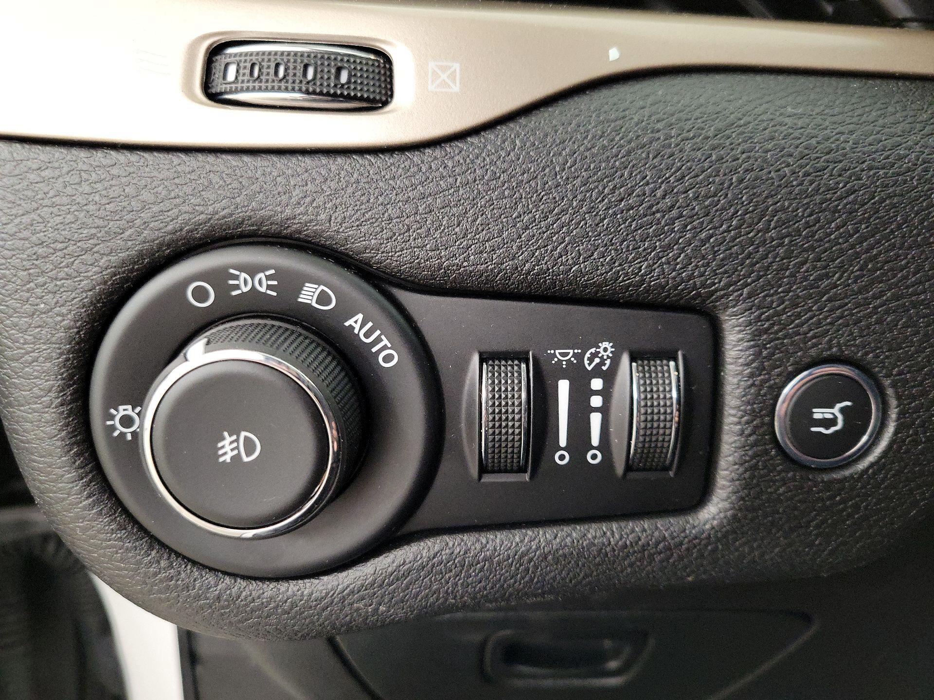 Thumbnail: 2016 Jeep Cherokee - 13