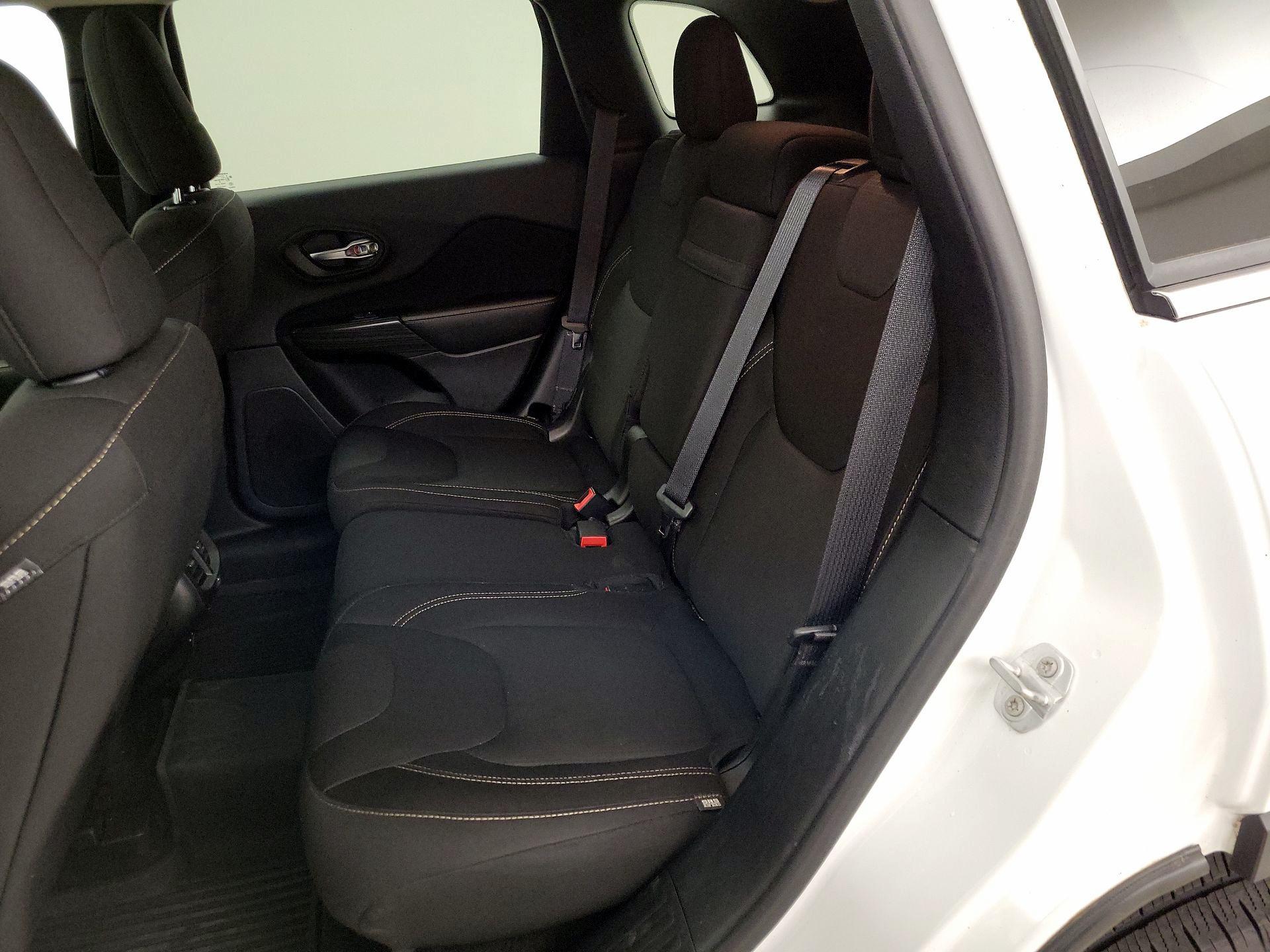 Thumbnail: 2016 Jeep Cherokee - 20