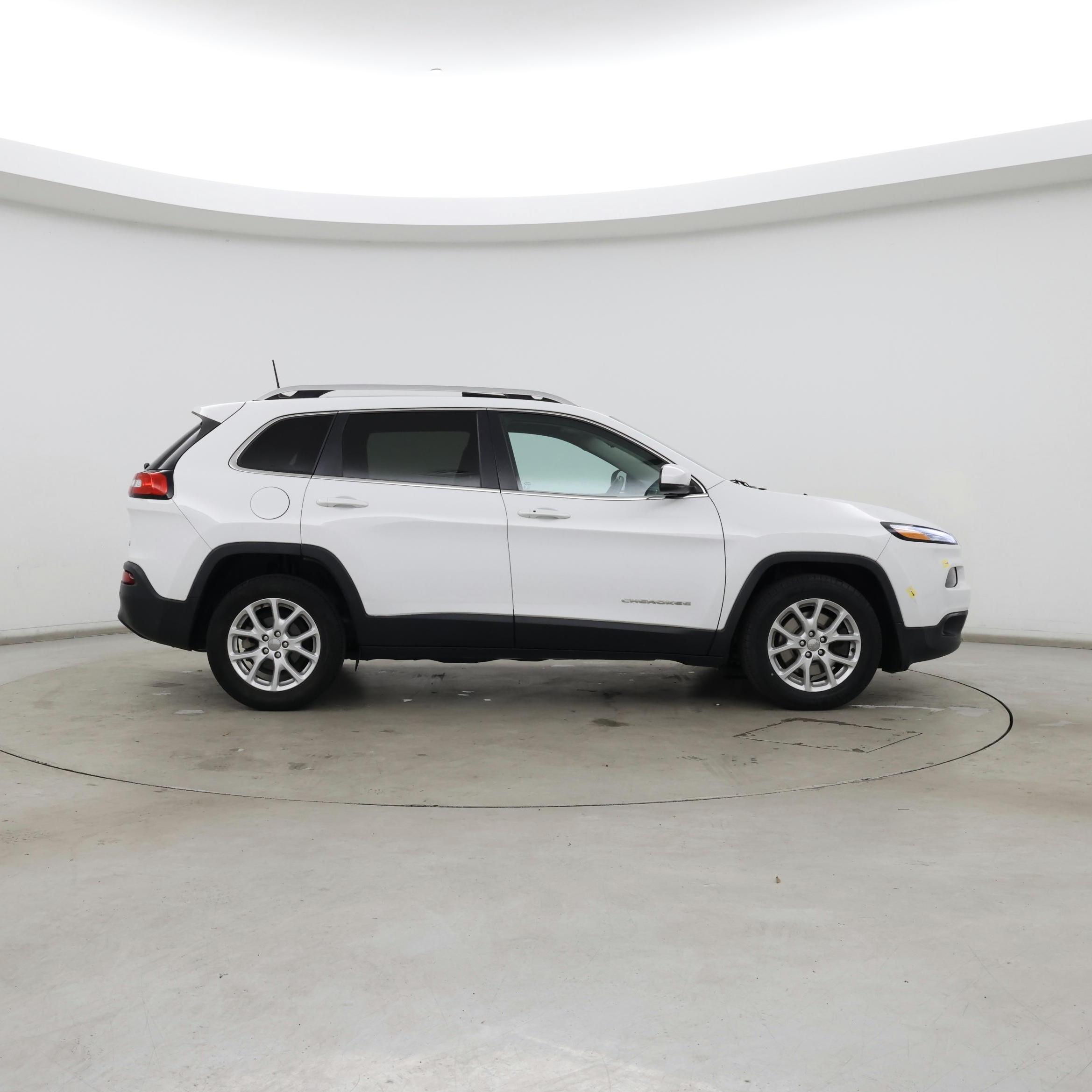 Thumbnail: 2016 Jeep Cherokee - 7