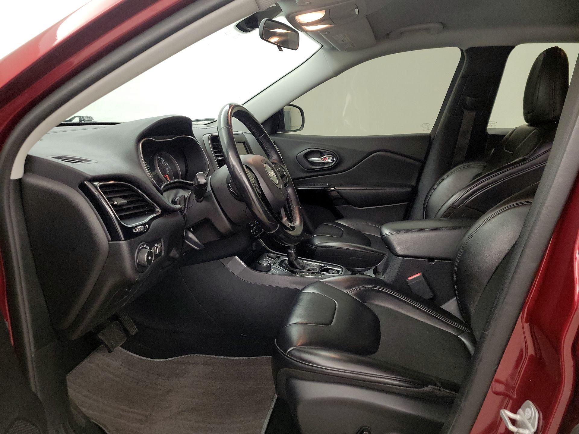 Thumbnail: 2020 Jeep Cherokee - 11