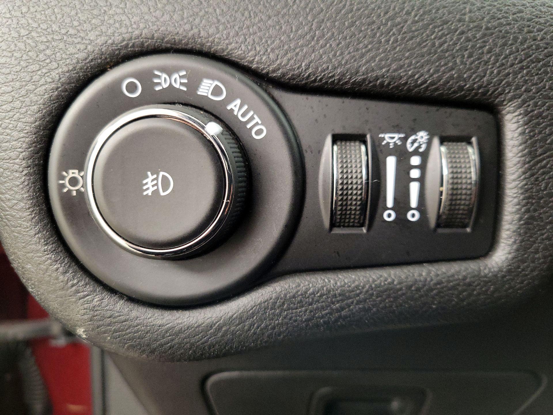 Thumbnail: 2020 Jeep Cherokee - 13