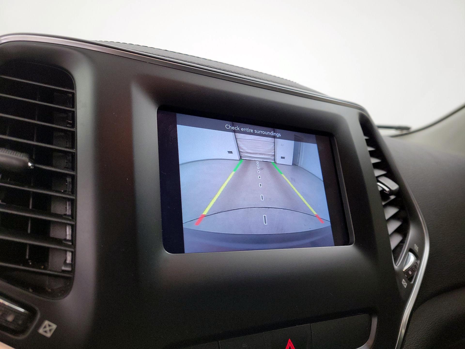 Thumbnail: 2020 Jeep Cherokee - 14