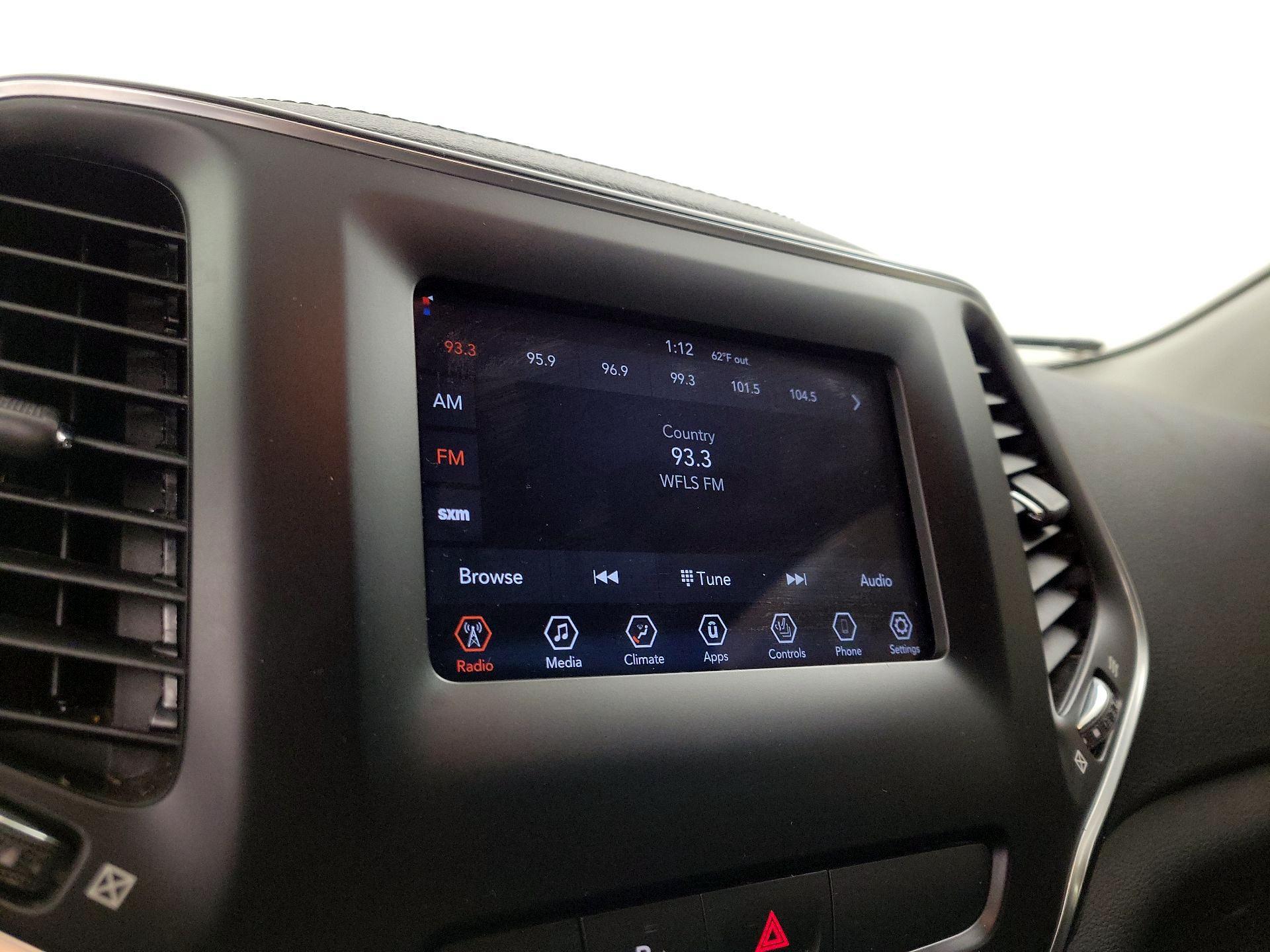 Thumbnail: 2020 Jeep Cherokee - 15