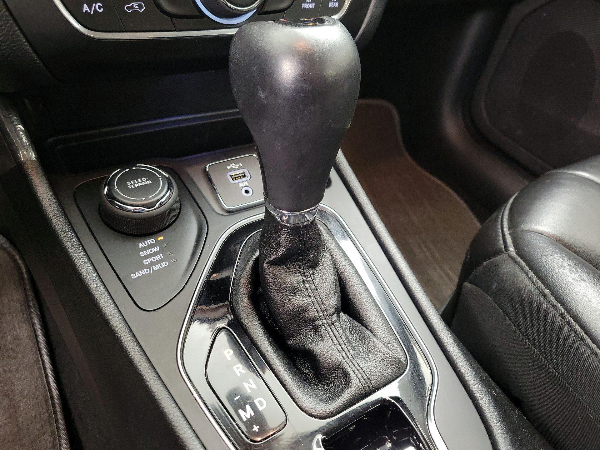 Thumbnail: 2020 Jeep Cherokee - 17