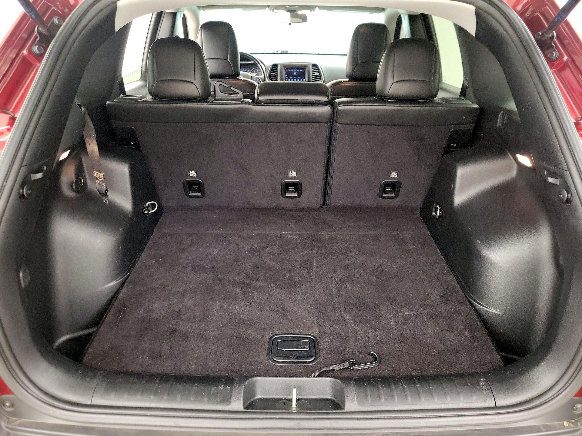 Thumbnail: 2020 Jeep Cherokee - 20