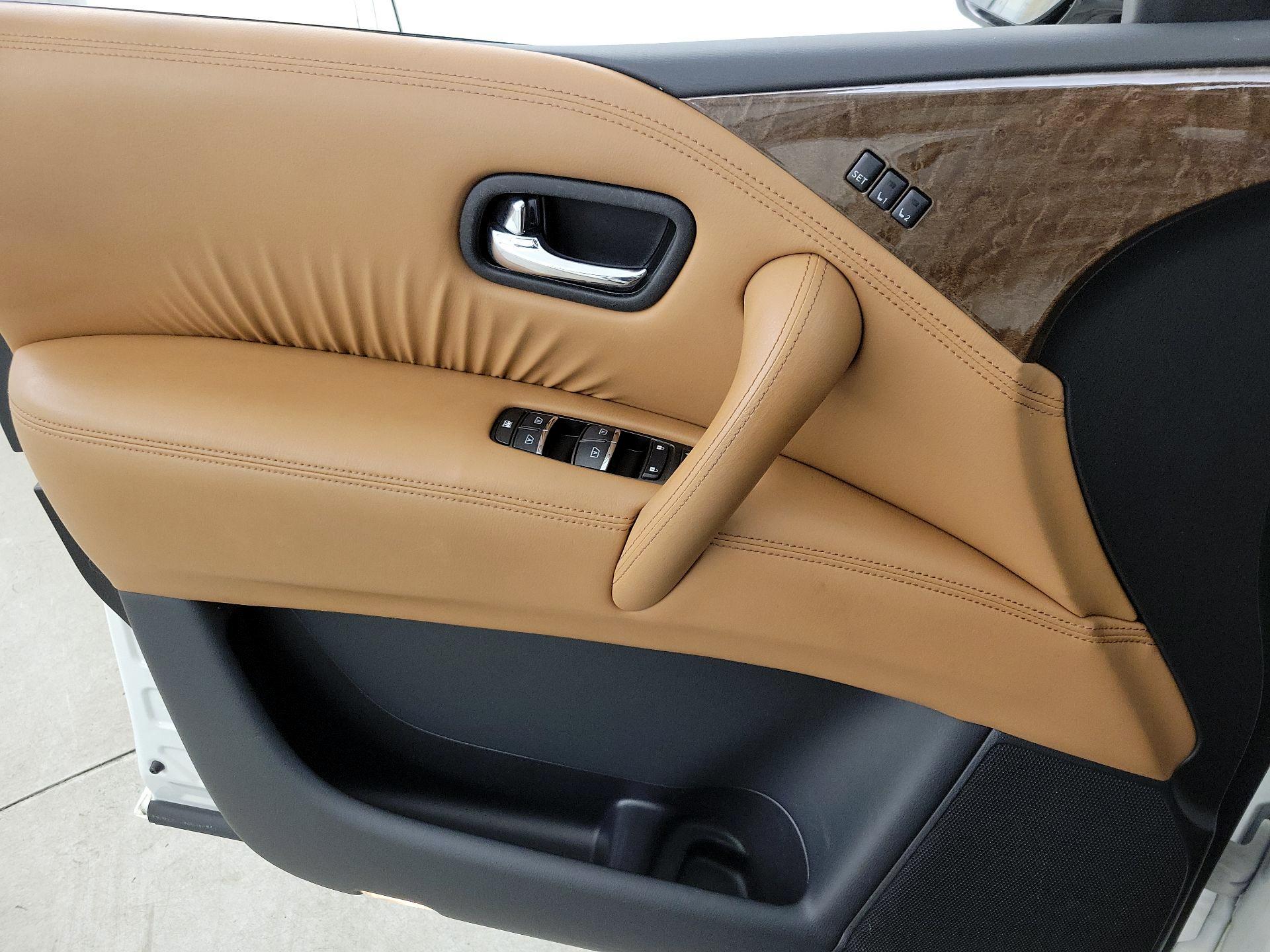 Thumbnail: 2016 INFINITI QX80 - 12