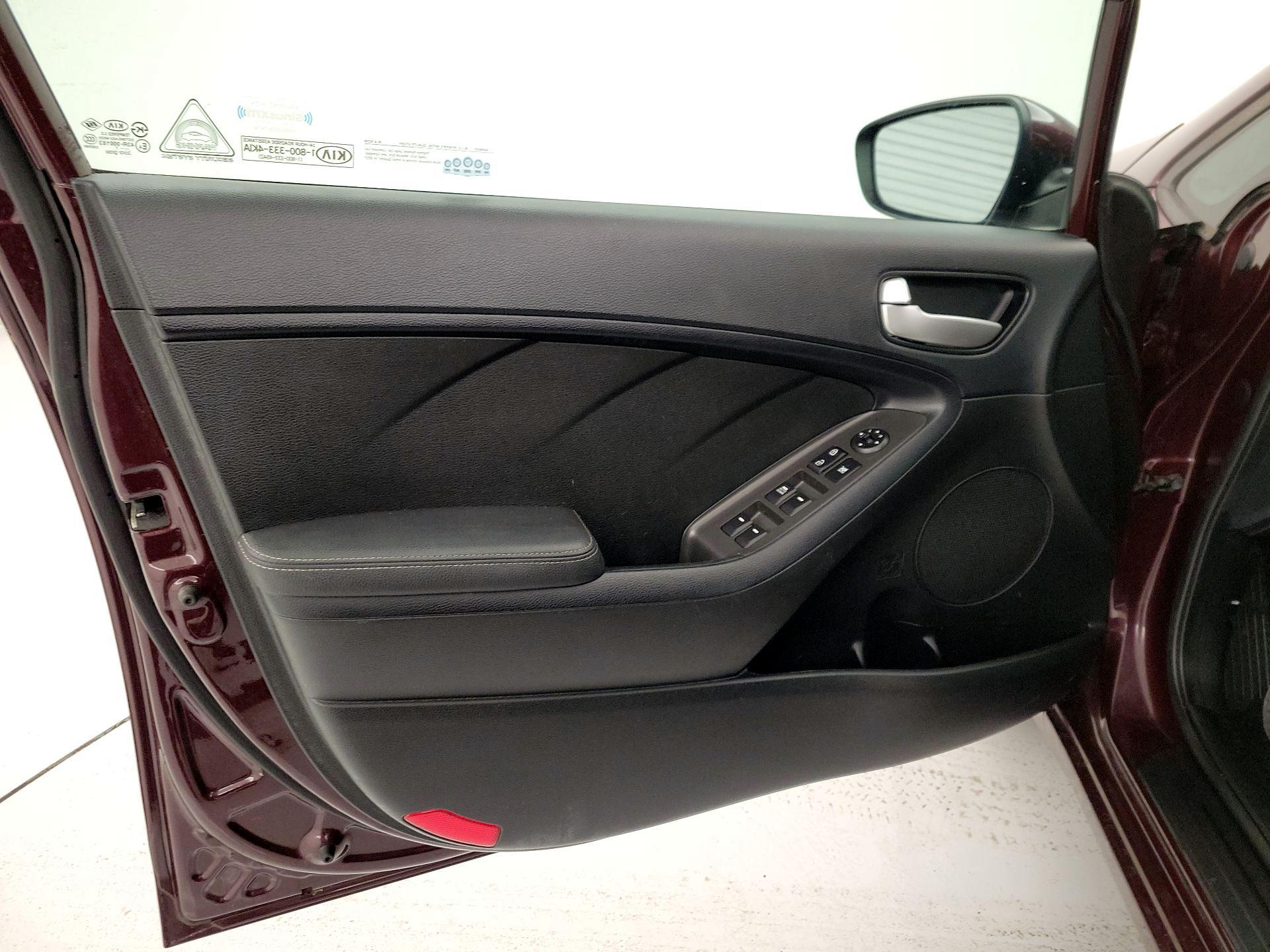 Thumbnail: 2018 Kia Forte - 12