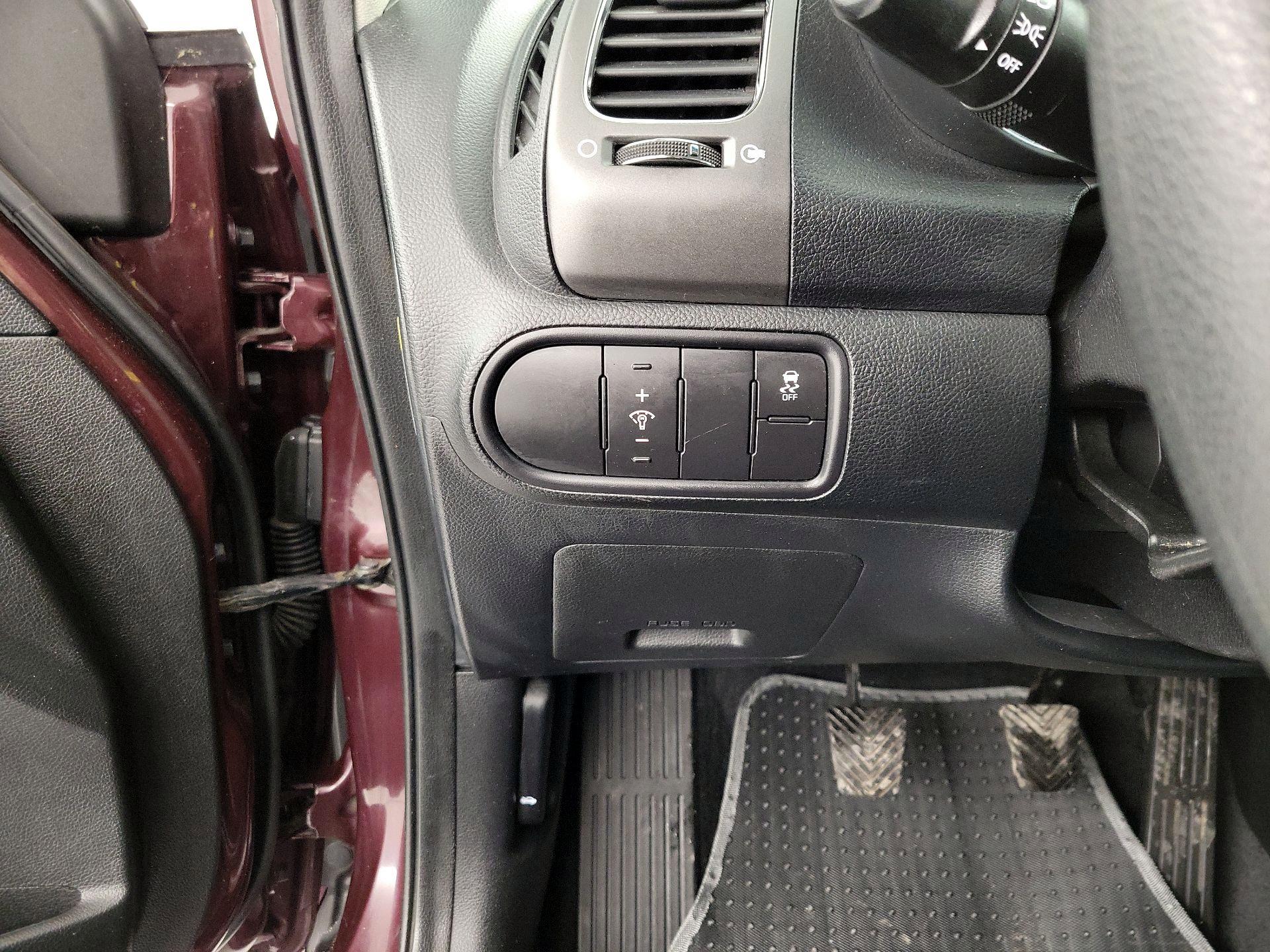 Thumbnail: 2018 Kia Forte - 13