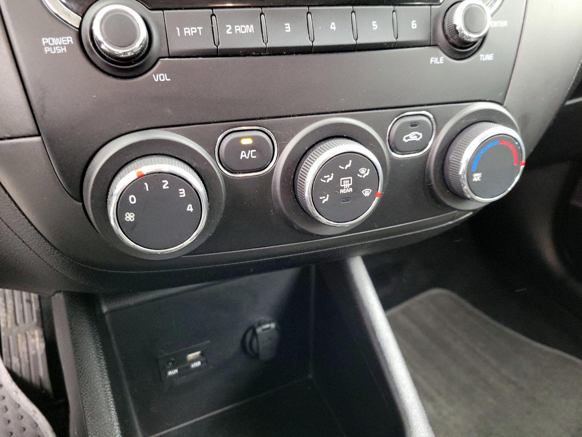 Thumbnail: 2018 Kia Forte - 15