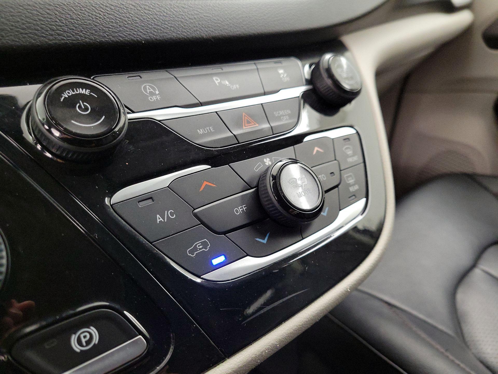 Thumbnail: 2020 Chrysler Pacifica - 16