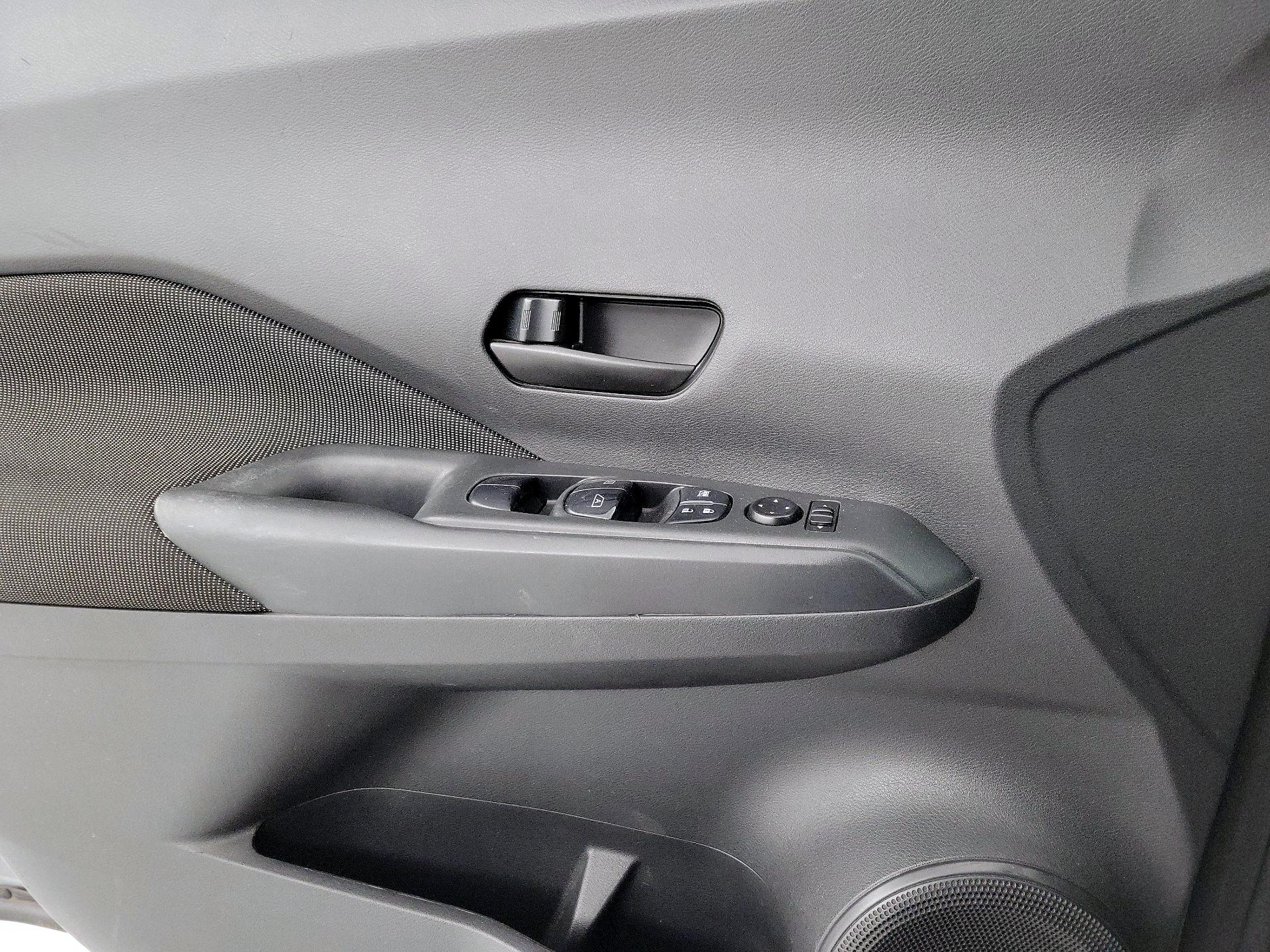 Thumbnail: 2019 Nissan Kicks - 12