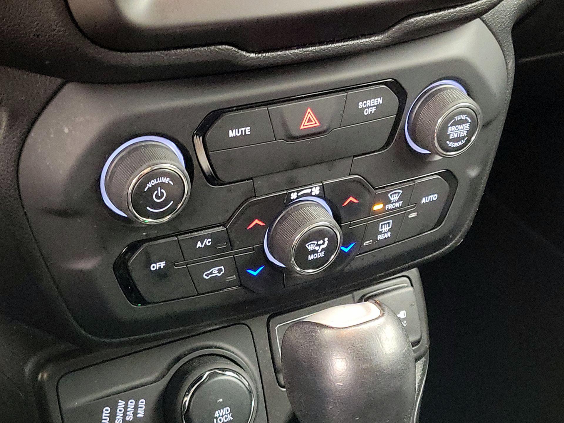 Thumbnail: 2020 Jeep Renegade - 17