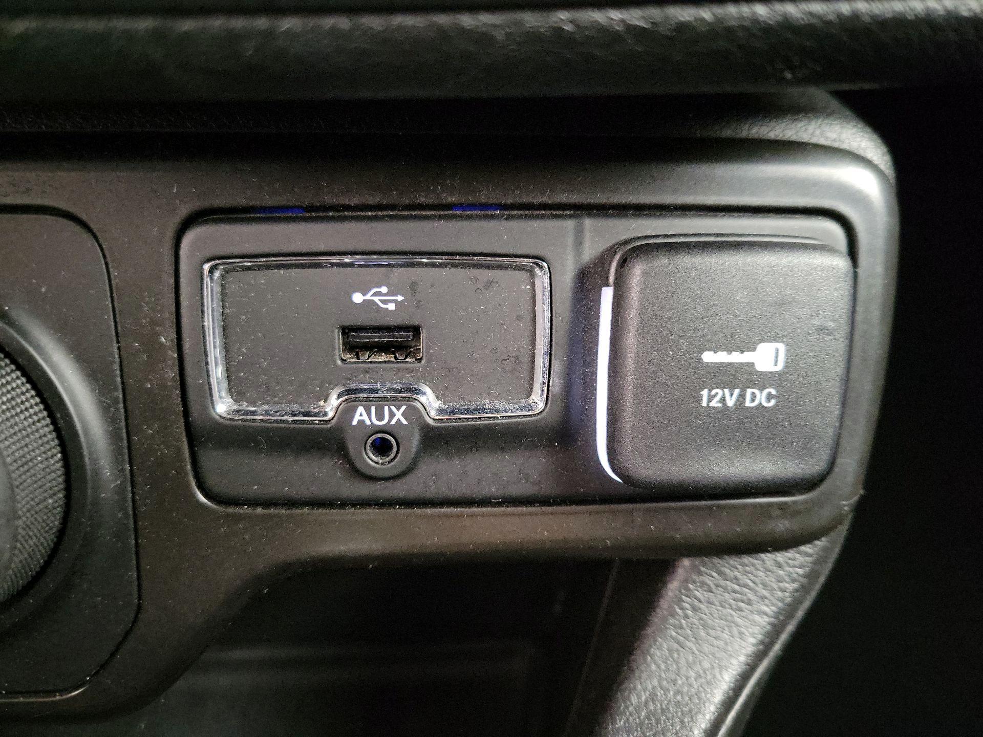 Thumbnail: 2020 Jeep Renegade - 19