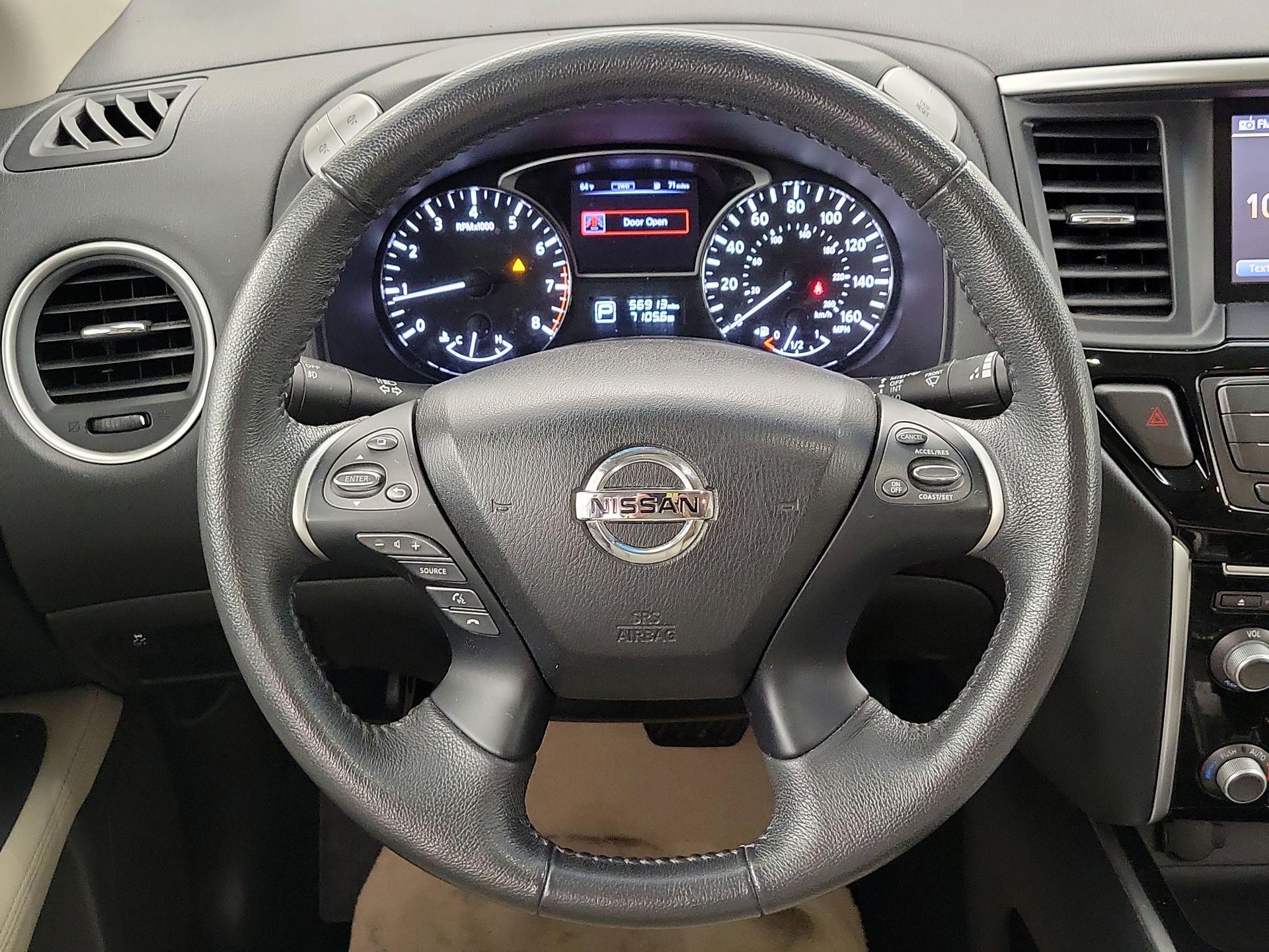 Thumbnail: 2015 Nissan Pathfinder - 10