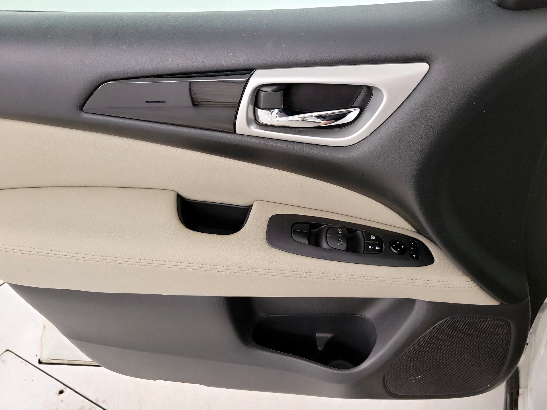 Thumbnail: 2015 Nissan Pathfinder - 12