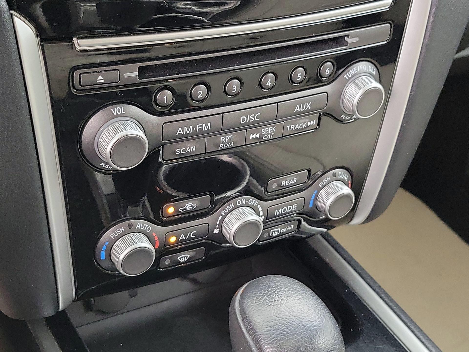 Thumbnail: 2015 Nissan Pathfinder - 16