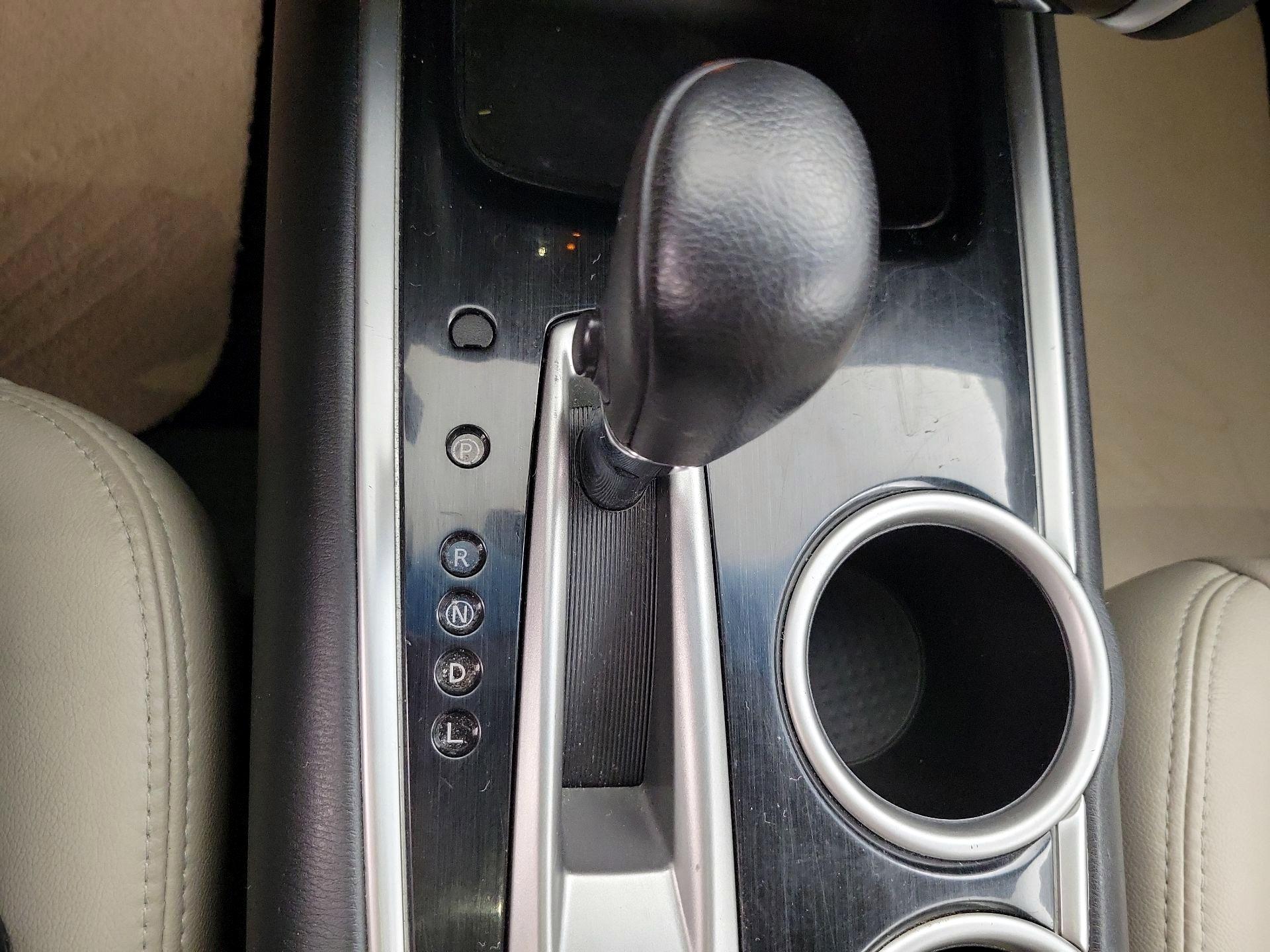 Thumbnail: 2015 Nissan Pathfinder - 17