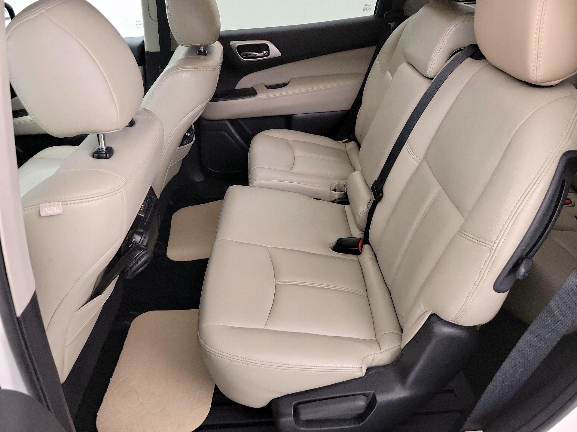 Thumbnail: 2015 Nissan Pathfinder - 19