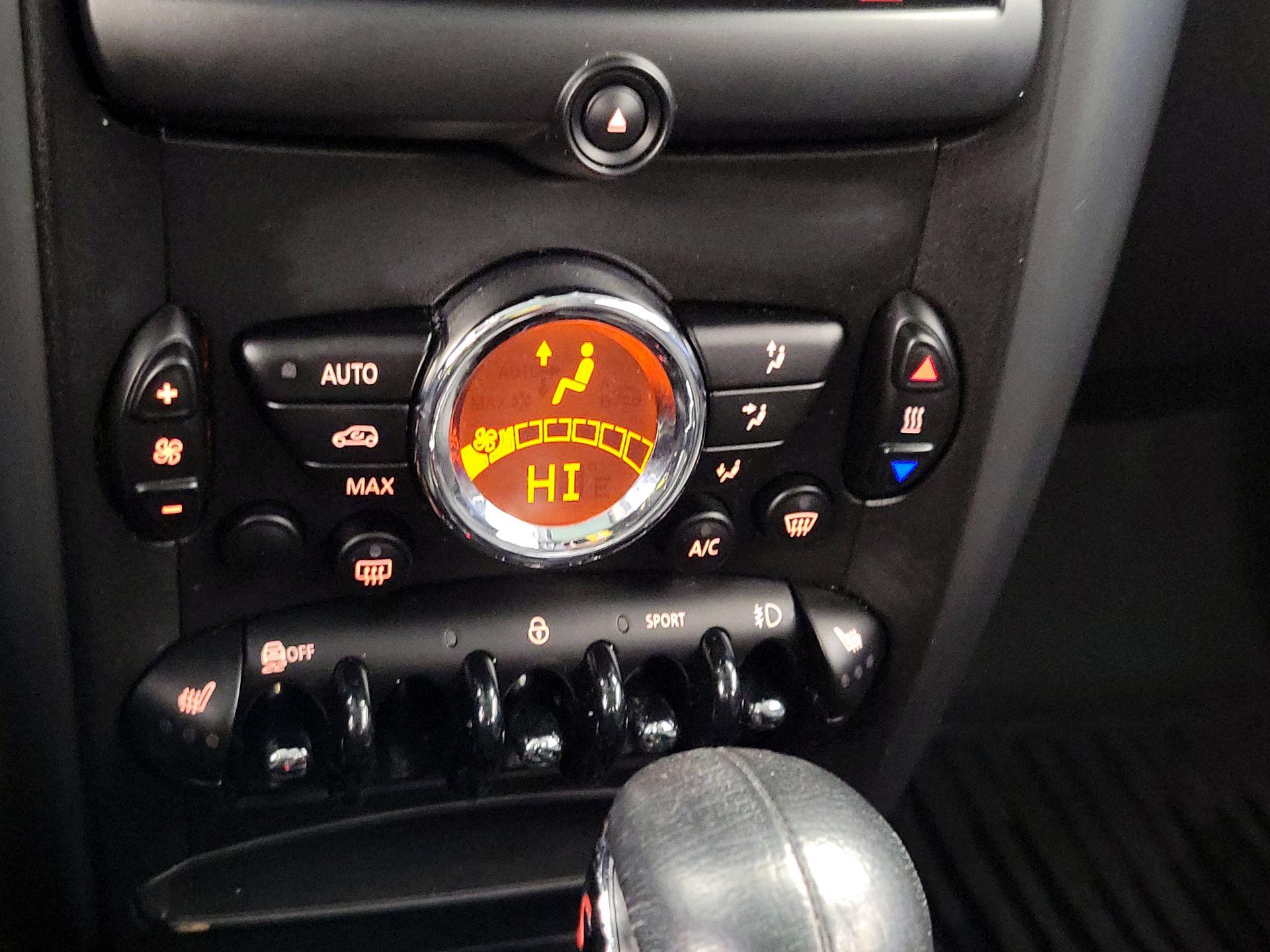 Thumbnail: 2015 MINI Cooper Countryman - 14