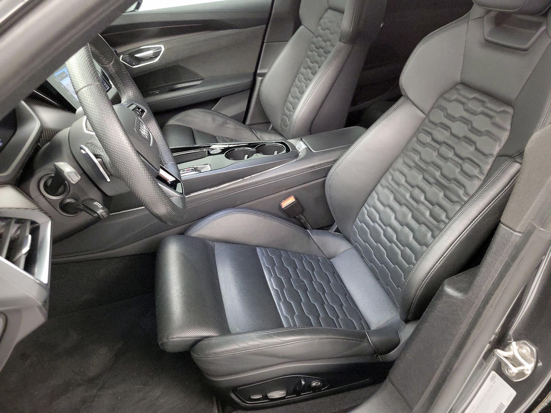 Thumbnail: 2022 Audi e-tron GT - 11