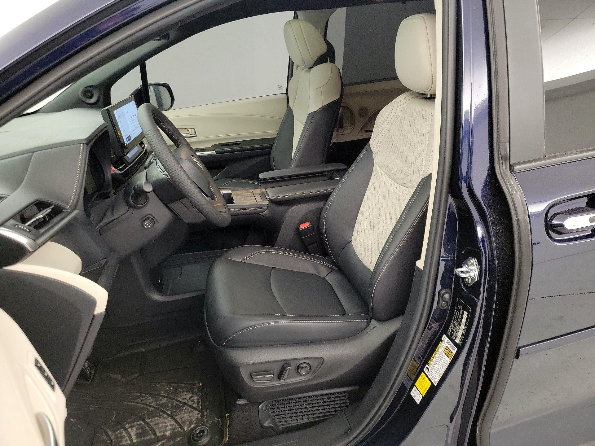 Thumbnail: 2025 Toyota Sienna - 11