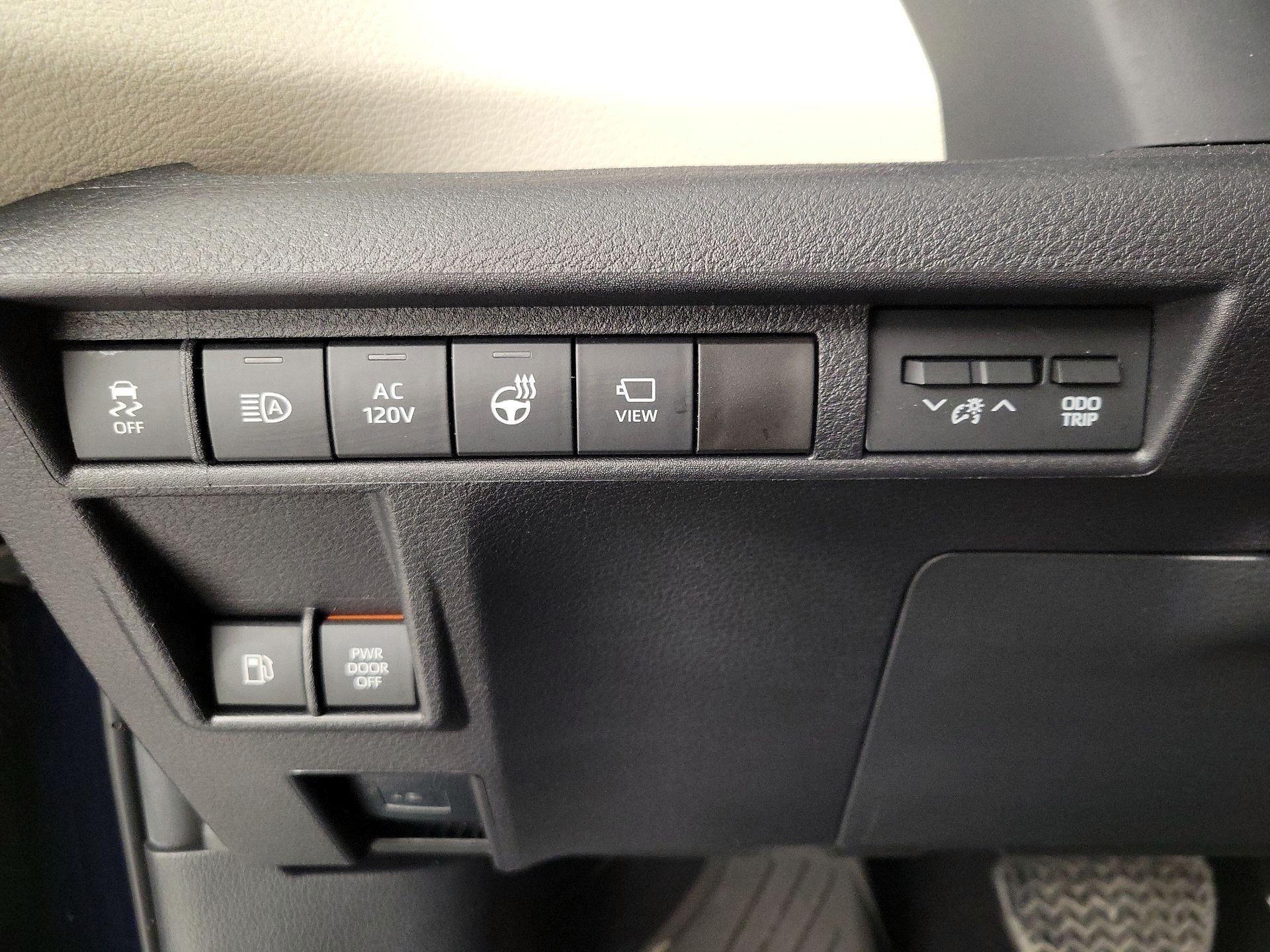 Thumbnail: 2025 Toyota Sienna - 13