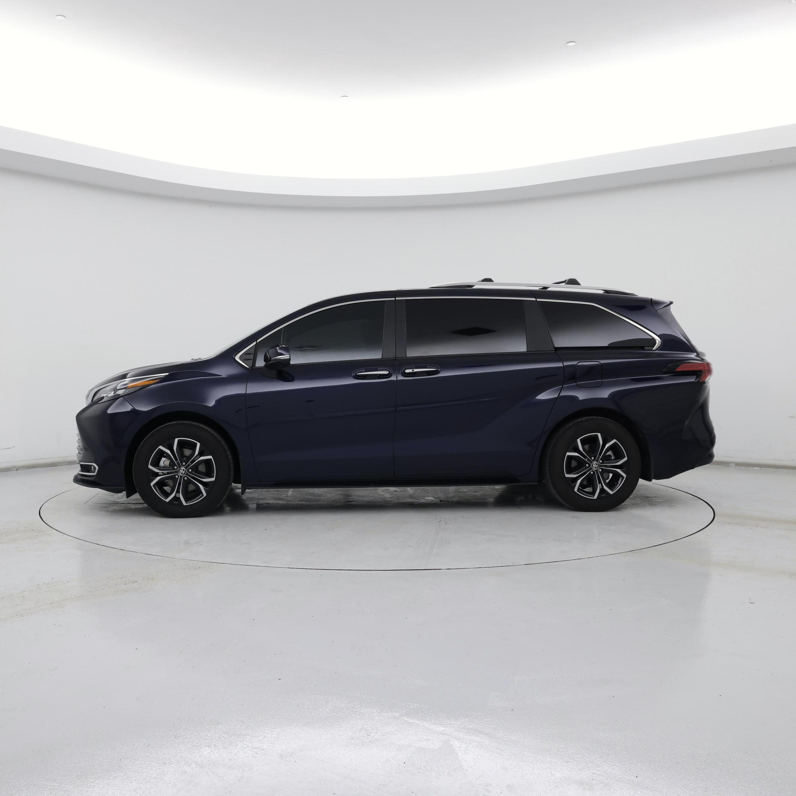 Thumbnail: 2025 Toyota Sienna - 3