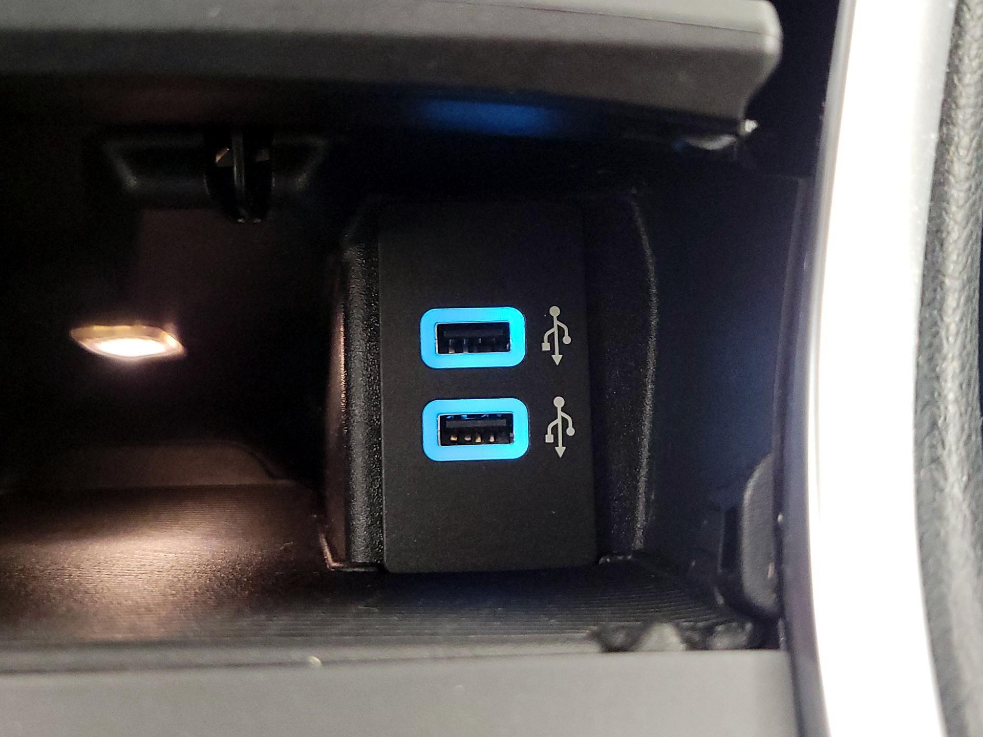 Thumbnail: 2017 Ford Edge - 19