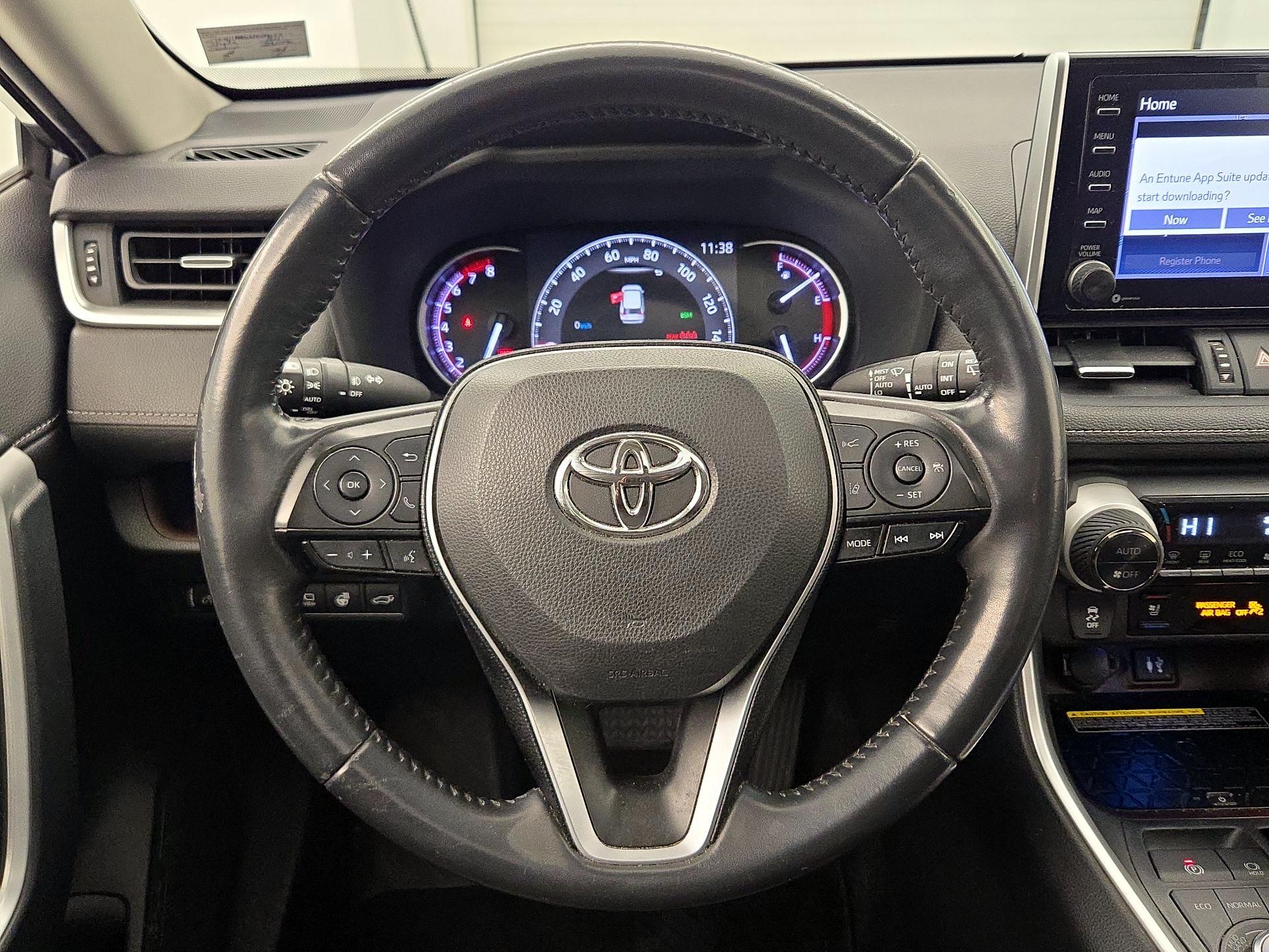 Thumbnail: 2019 Toyota RAV4 - 10