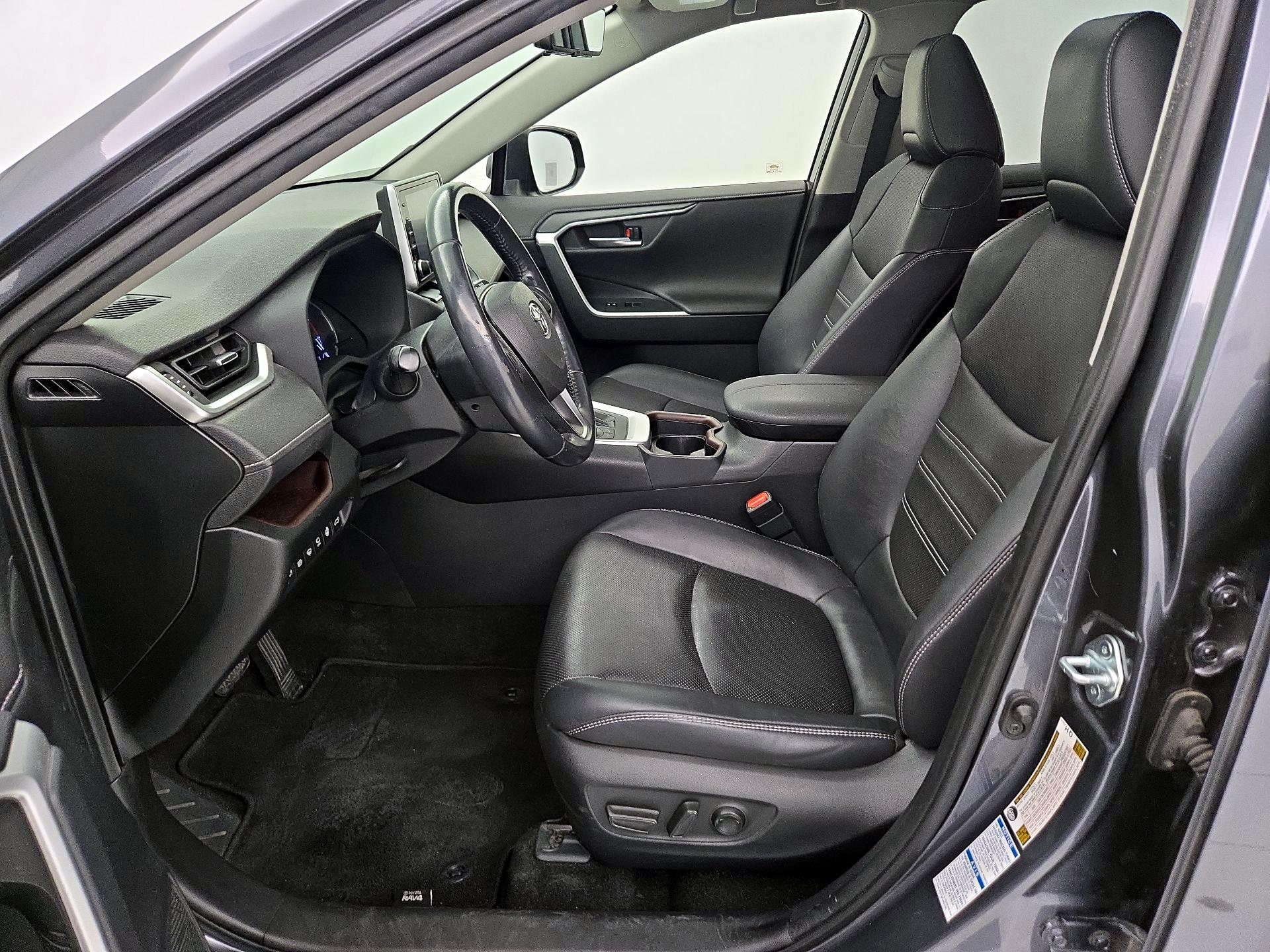 Thumbnail: 2019 Toyota RAV4 - 11